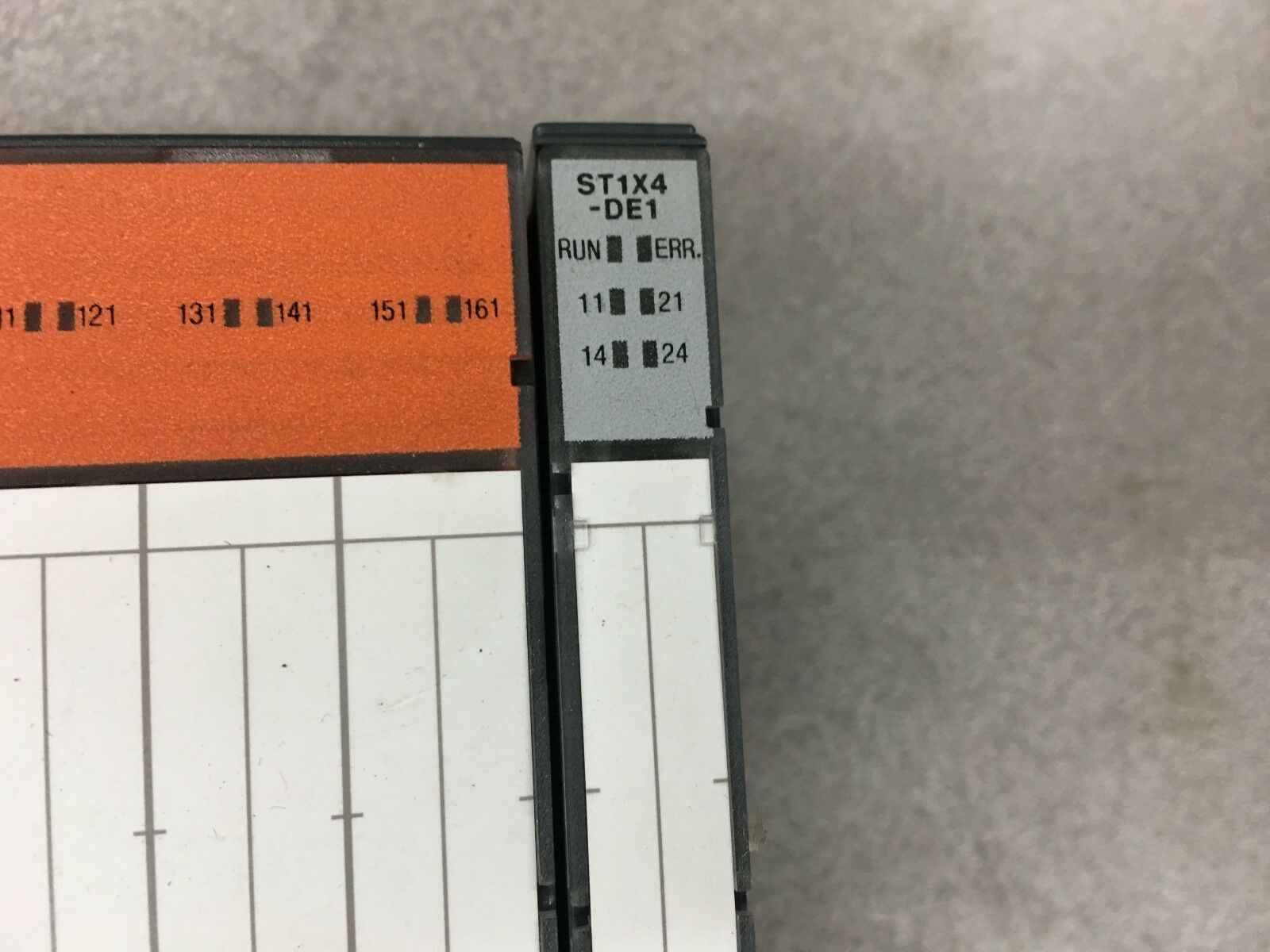 NEW NO BOX MITSUBISHI OUTPUT MODULE ST1Y16-TPE3 WITH INPUT MODULE ST1X4-DE1