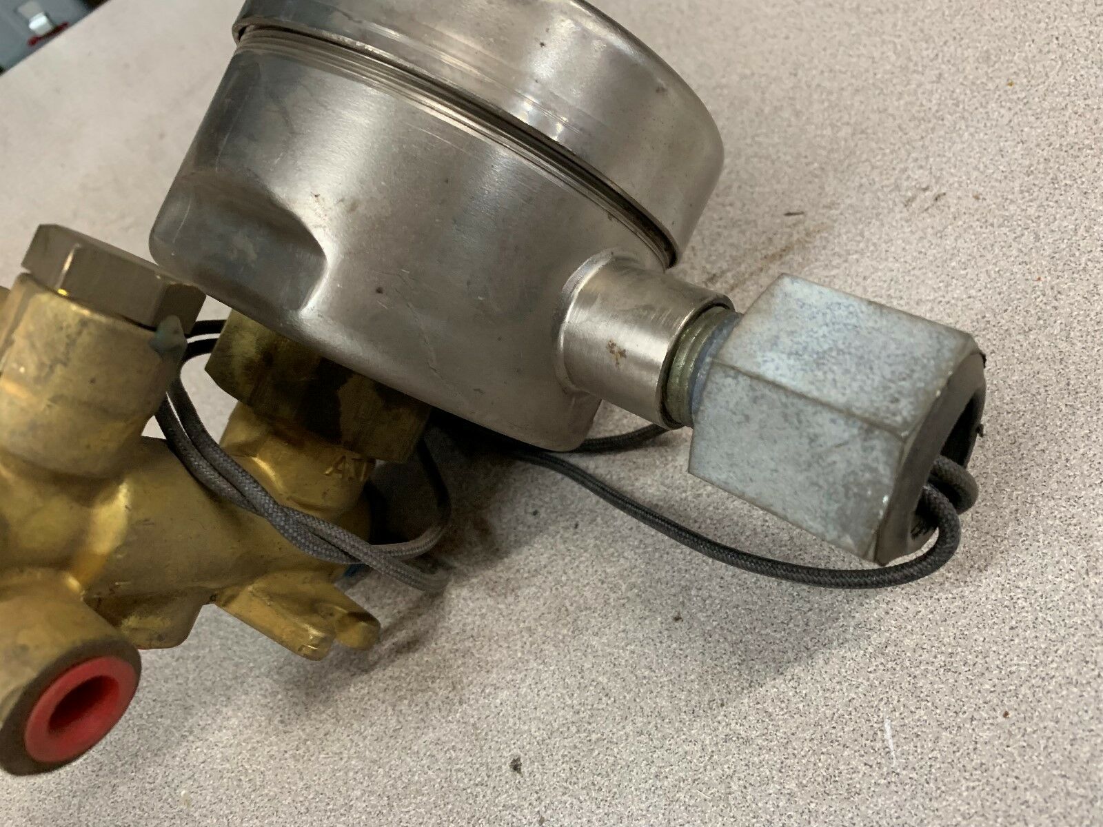 NEW NO BOX ASCO RED-HAT 125-VDC SOLENOID VALVE 1/4" EXPLOSION PROOF 2063813RVF