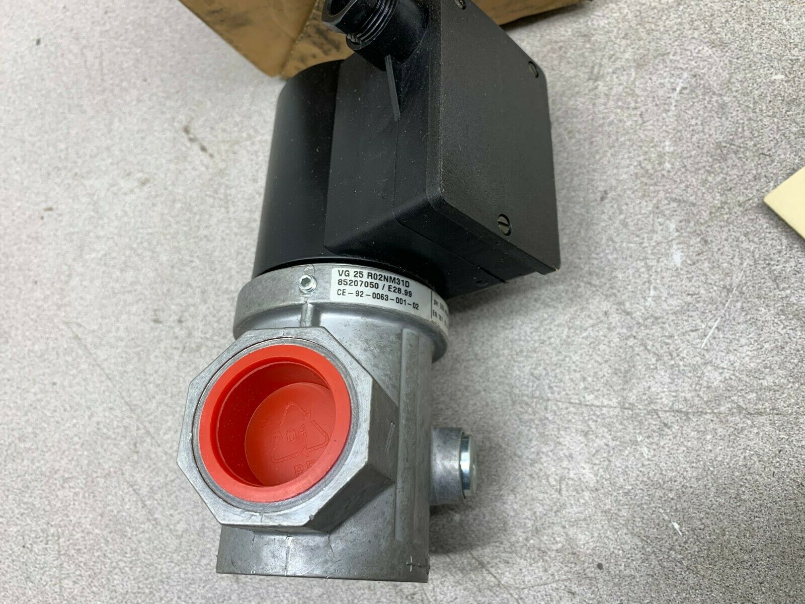 NEW IN BOX KROM SCHRODER GAS SOLENOID VALVE VG 25 R02NM31D