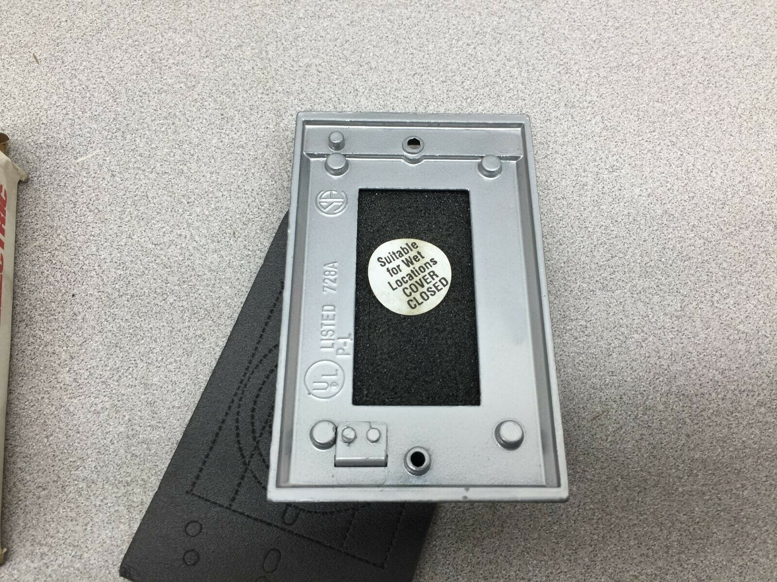 NEW IN BOX PERFECT-LINE TAMPER RESISTANT COVER WGFL100-CV