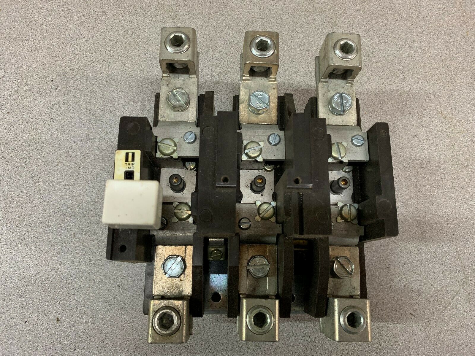 NEW NO BOX CUTLER HAMMER RELAY C300FRNA3