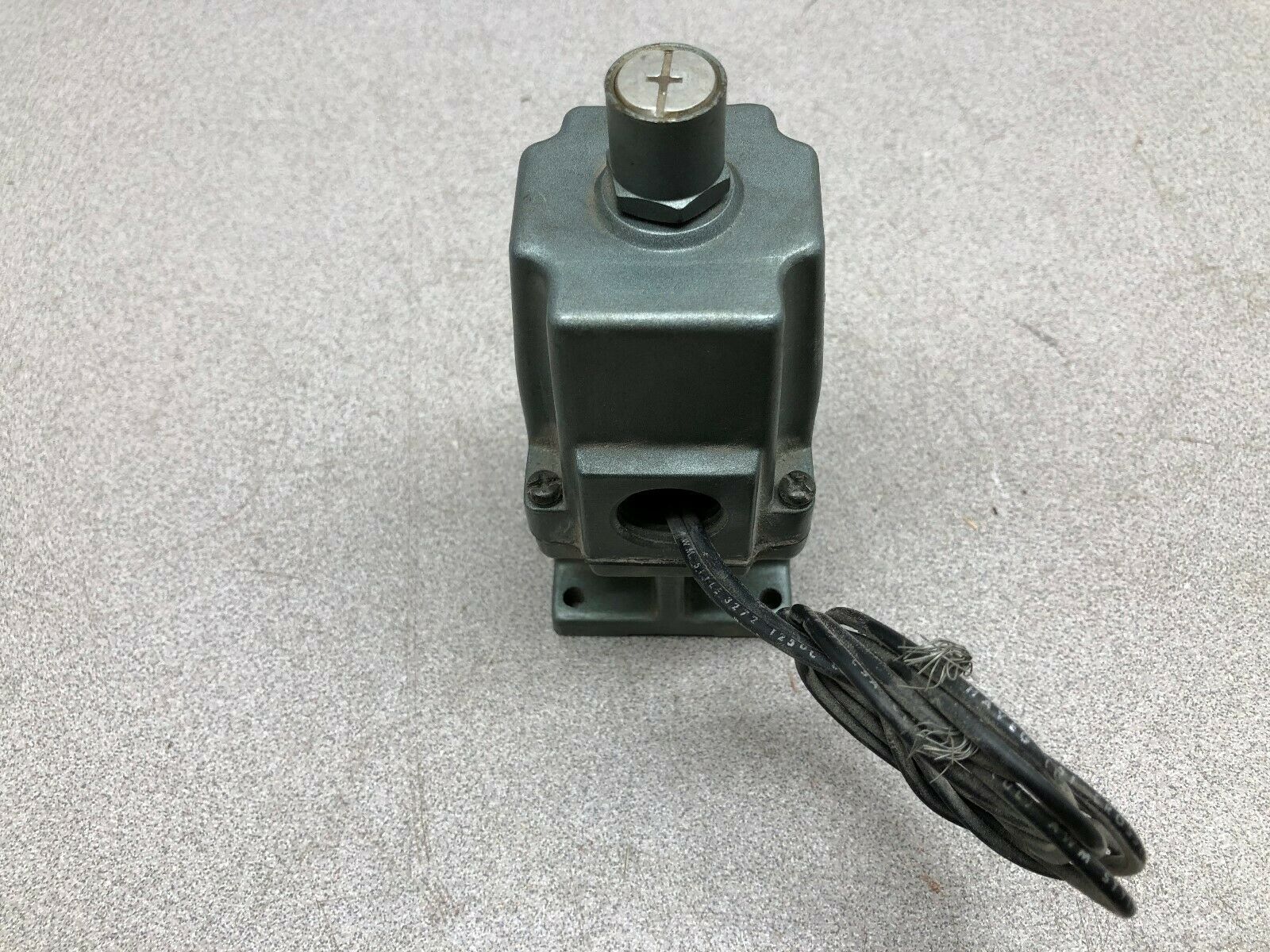 NEW NO BOX SMC 240 VAC DIRECTIONAL AIR VALVE NVS 3125-0210N