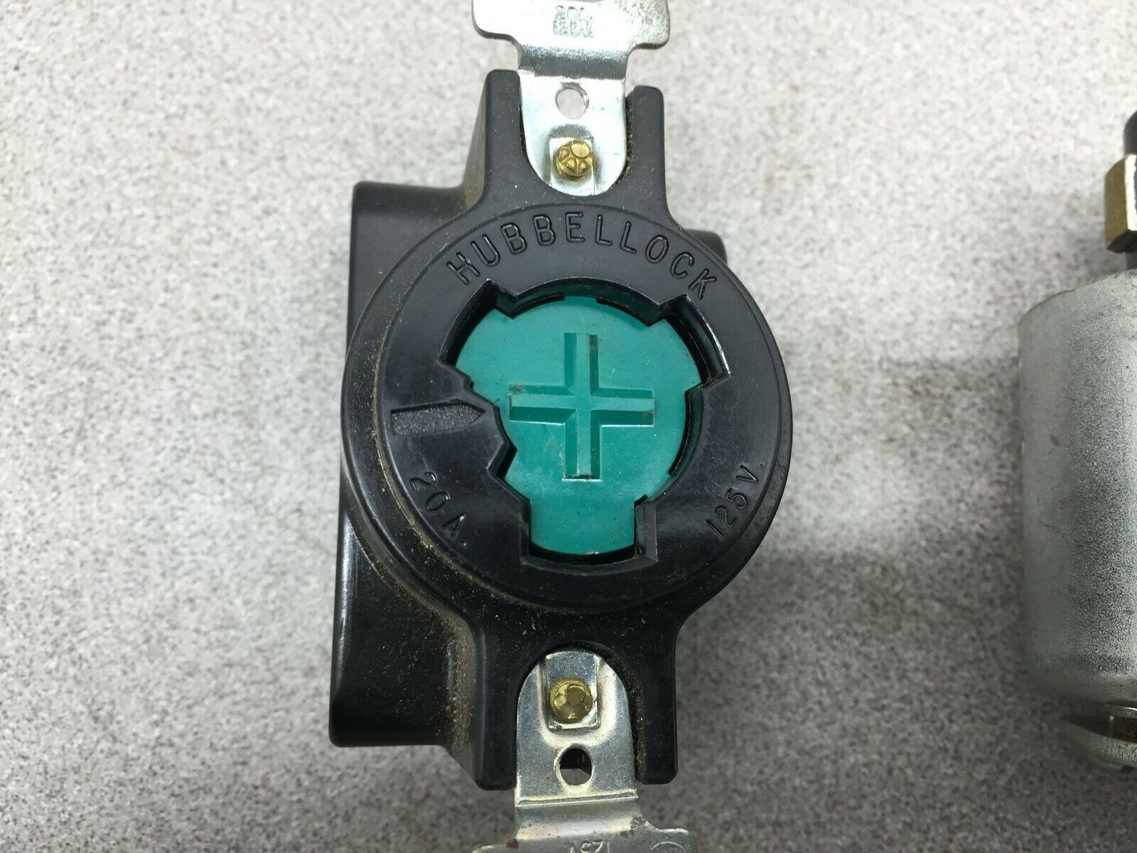 USED HUBBEL HUBBELLOCK 20AMP 125V TWIST LOCK RECEPTICAL AND PLUG