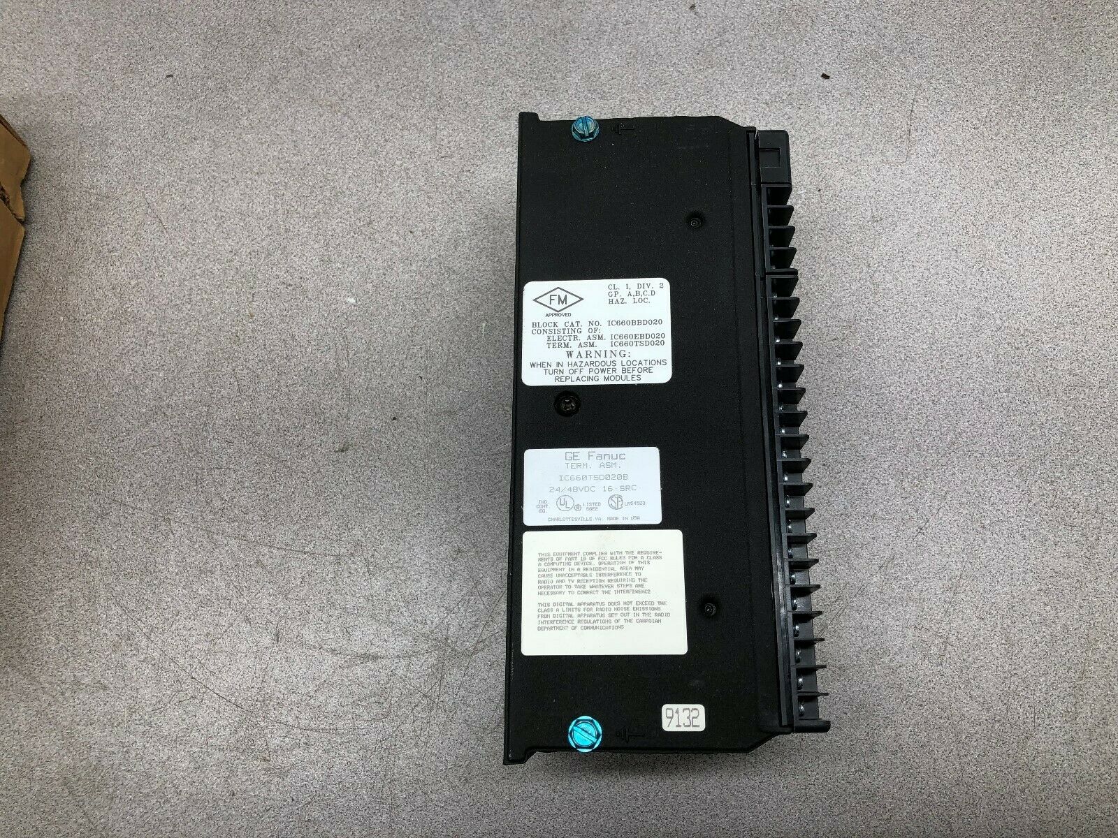 NEW IN BOX GE FANUC GENIUS 24-48 VDC IN/OUT 16 PT SOURCE BLOCK IC660TSD020B