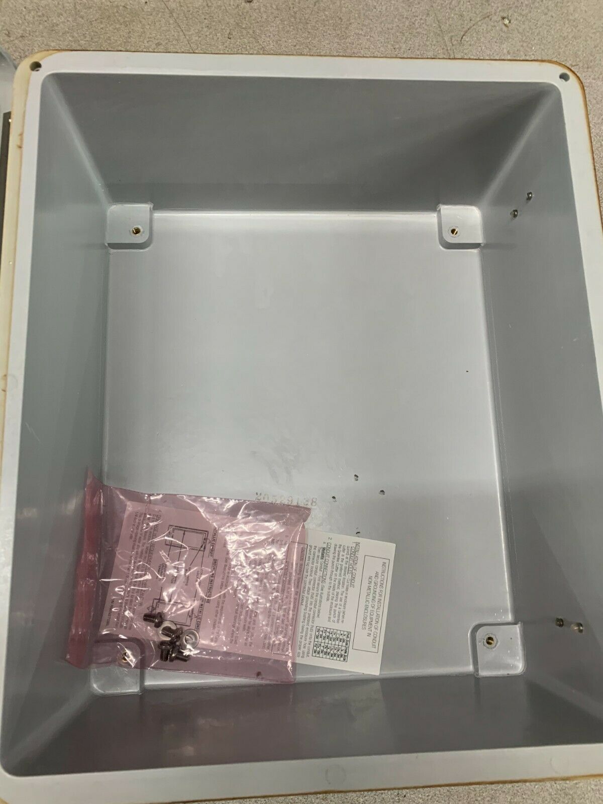 NEW NO BOX HUBBELL ENCLOSURE HW-J121005CHQR