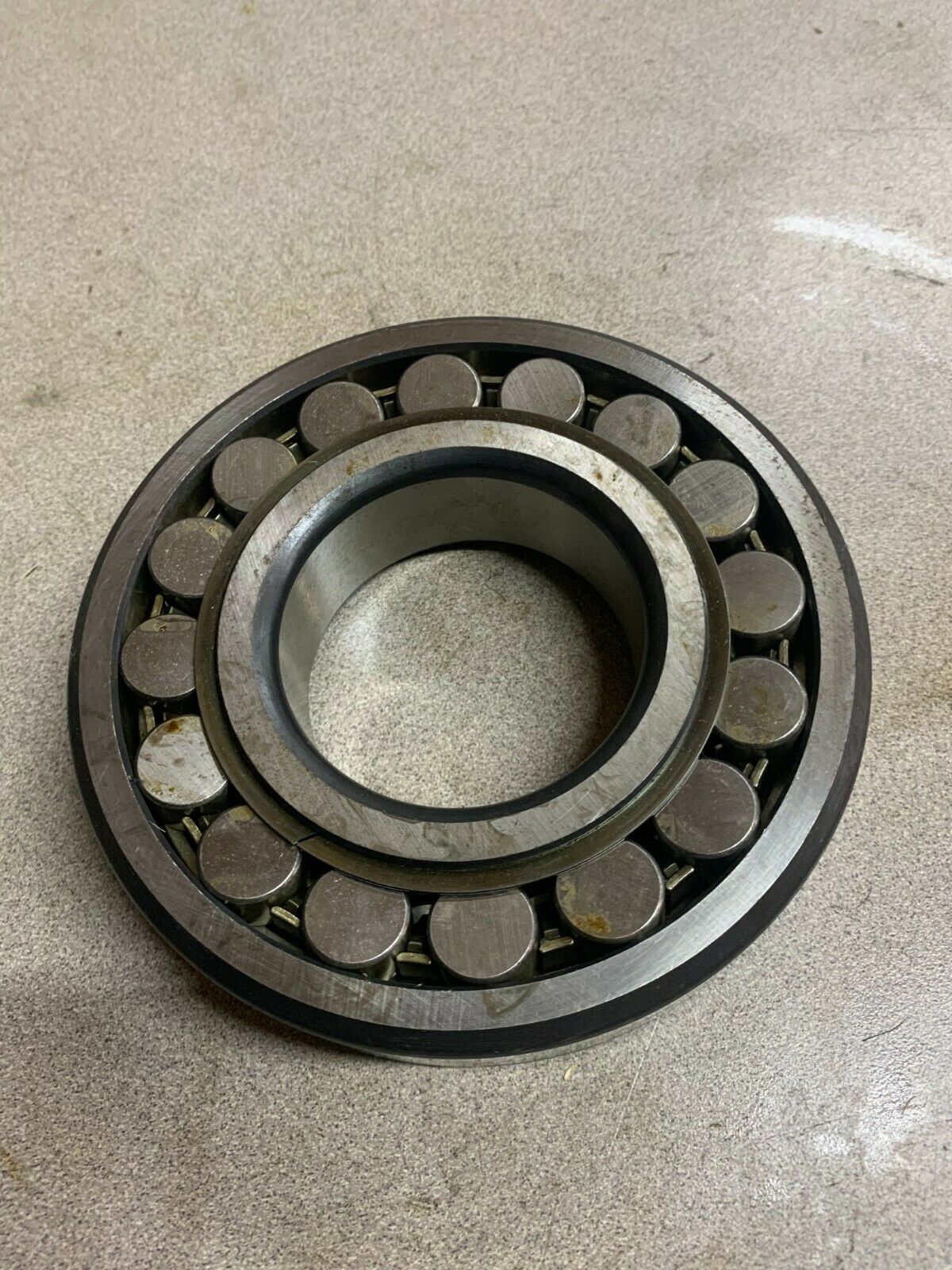 NEW NO BOX SNR ROLLER BEARING 21313 F32