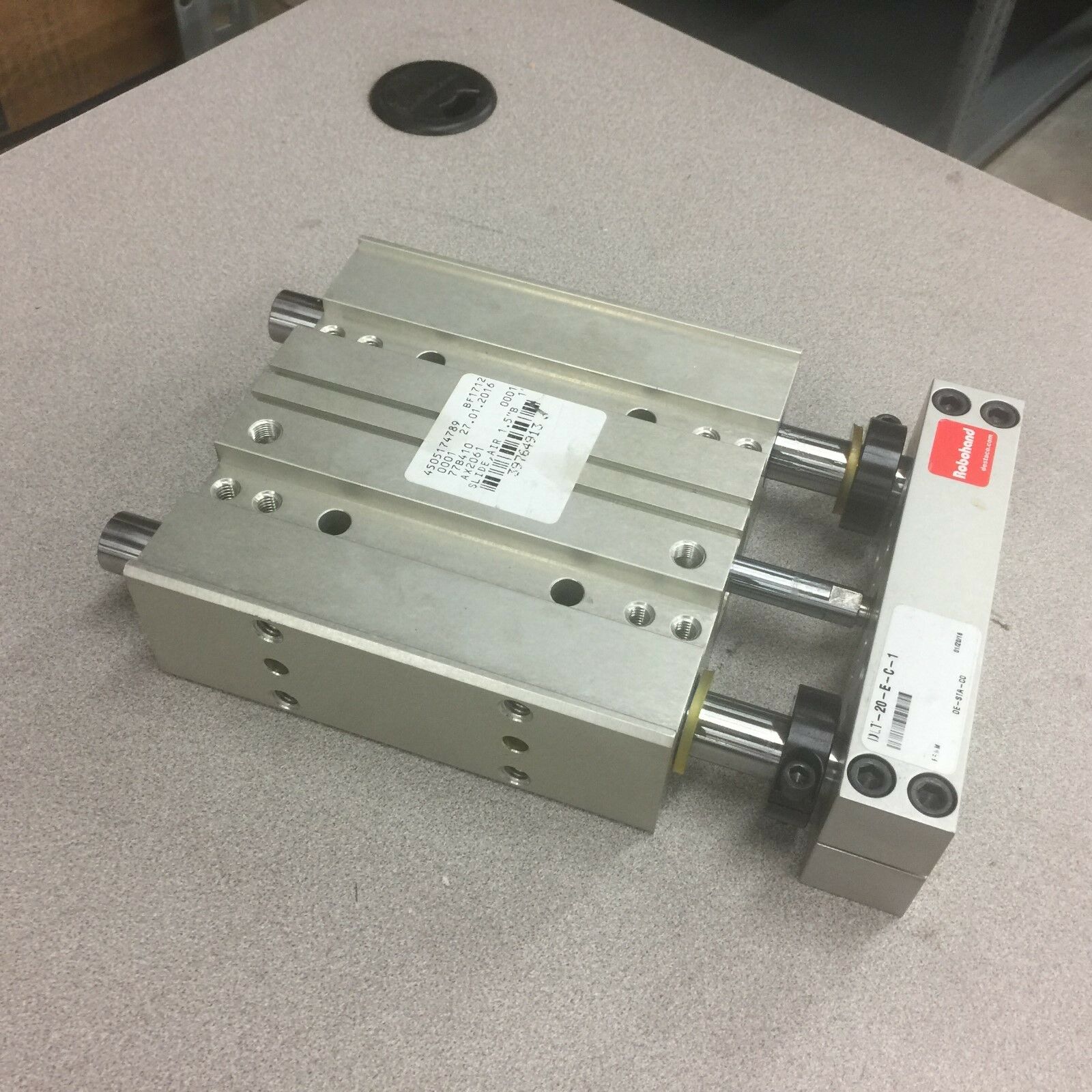 NEW NO BOX DESTACO ROBOHAND SLIDE ACTUATOR AIR 1.5" BORE 1" STROKE DLT-20-E-C-1