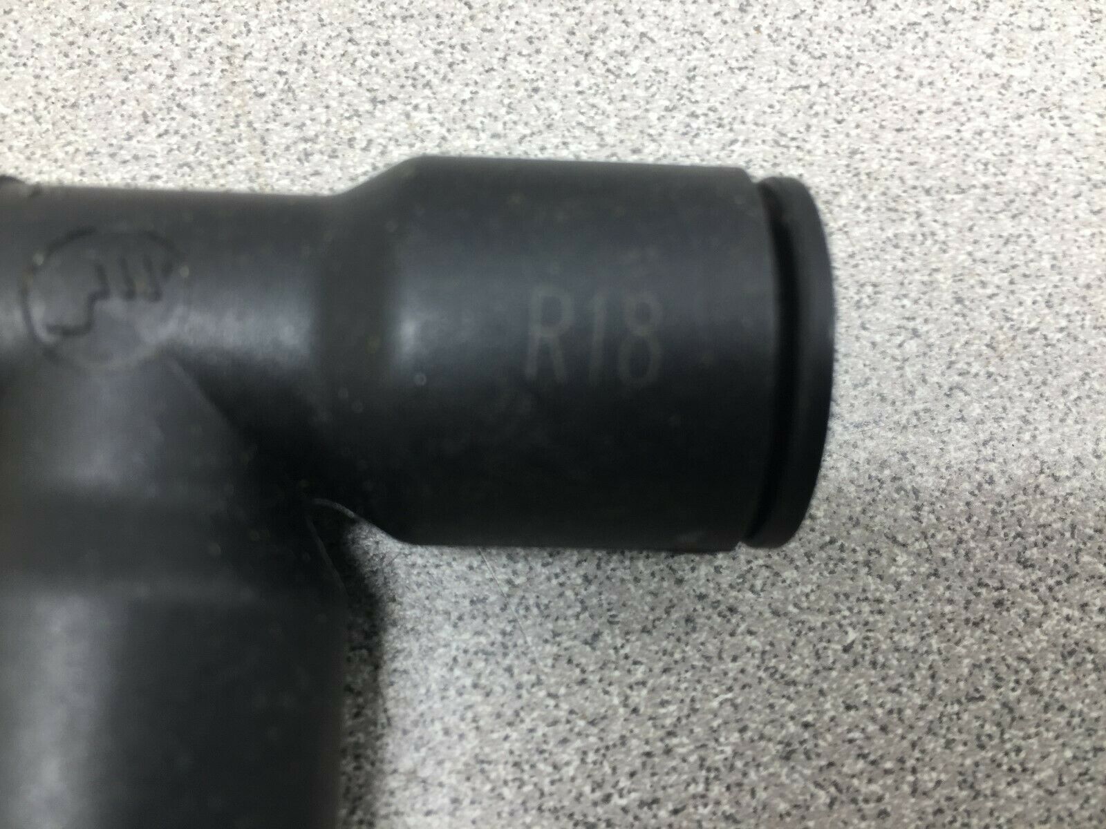 NEW NO BOX LOT OF 12 LEGRIS 14MM TEE 3/8 BSP 3193-14-11