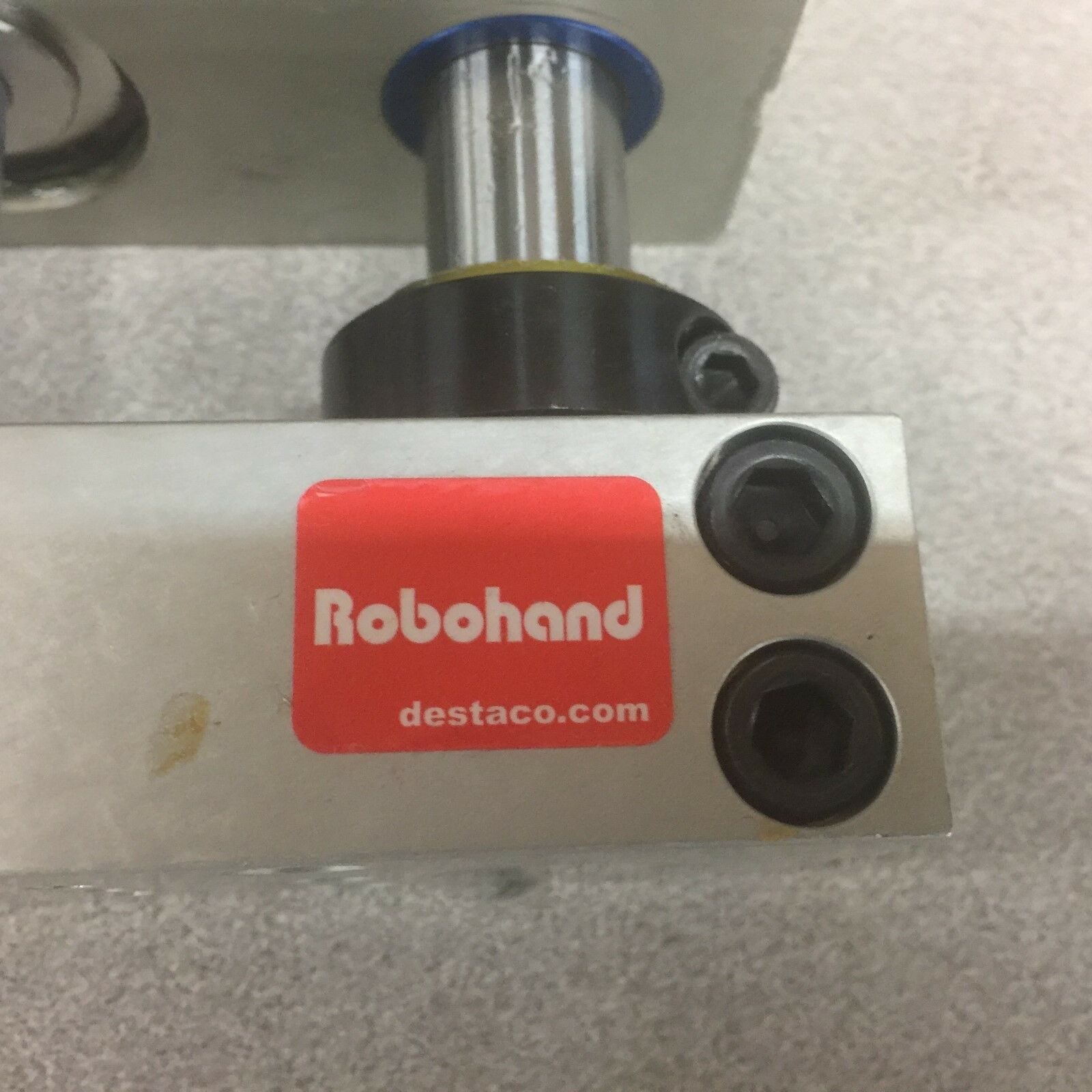 NEW NO BOX DESTACO ROBOHAND SLIDE ACTUATOR AIR 1.5" BORE 1" STROKE DLT-20-E-C-1
