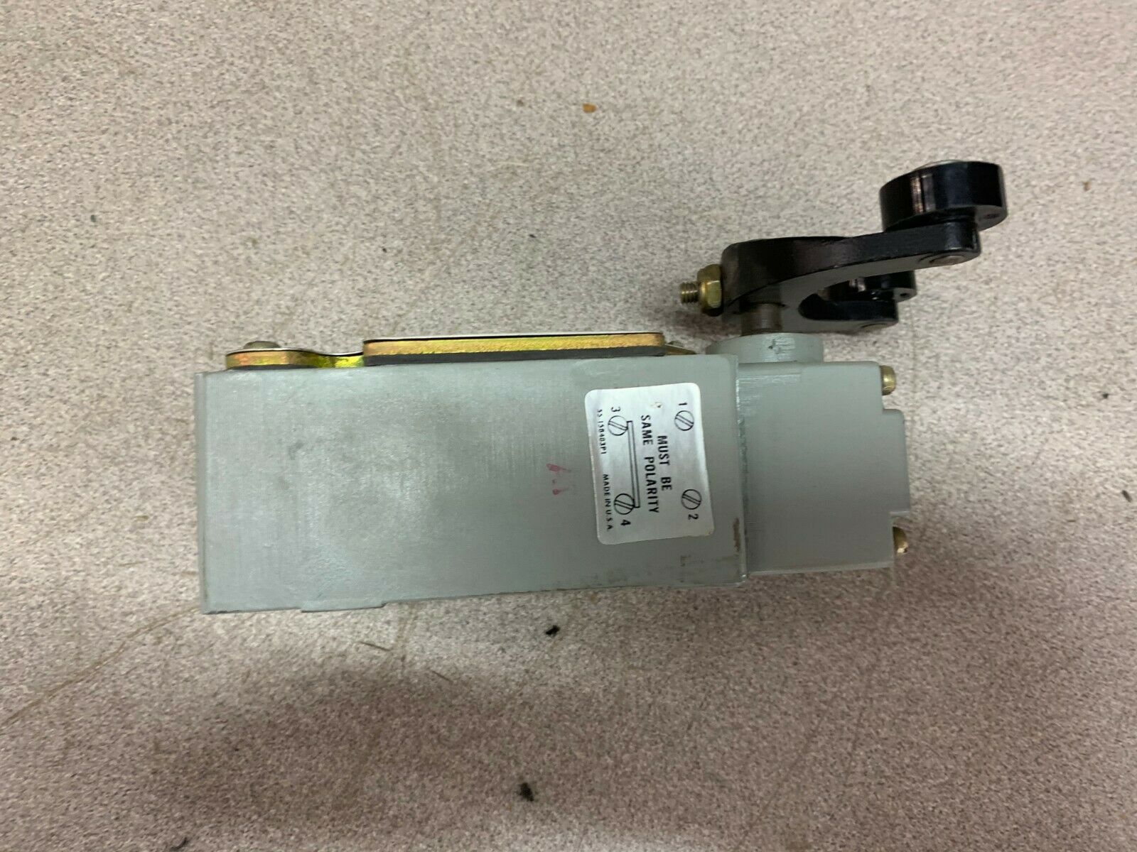 NEW NO BOX GE LIMIT SWITCH CR115G11137