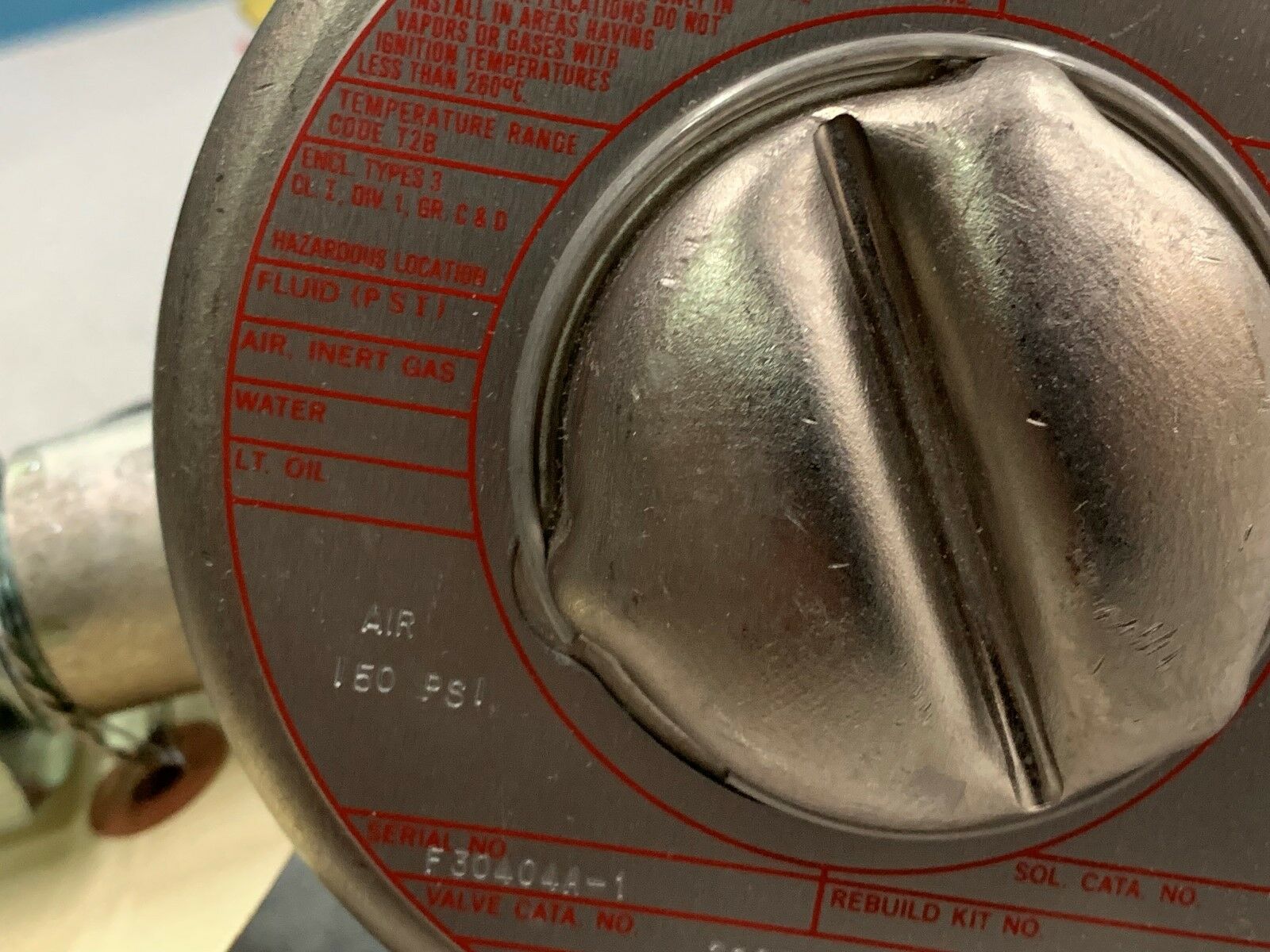 NEW NO BOX ASCO RED HAT SOLENOID VALVE 1/4" PIPE SIZE 125VDC COIL 2063813RF