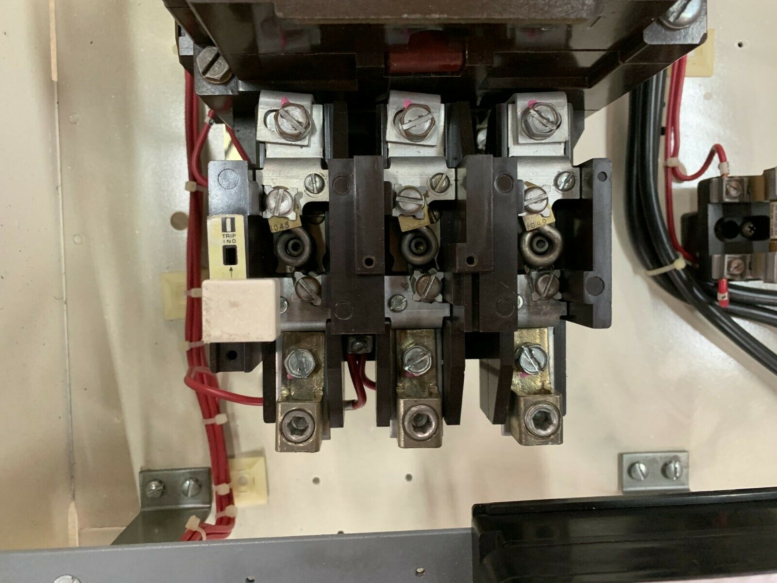 NEW NO BOX CUTLER-HAMMER SIZE 3 MCC BUCKET A10EN0 WITH 90AMP BREAKER