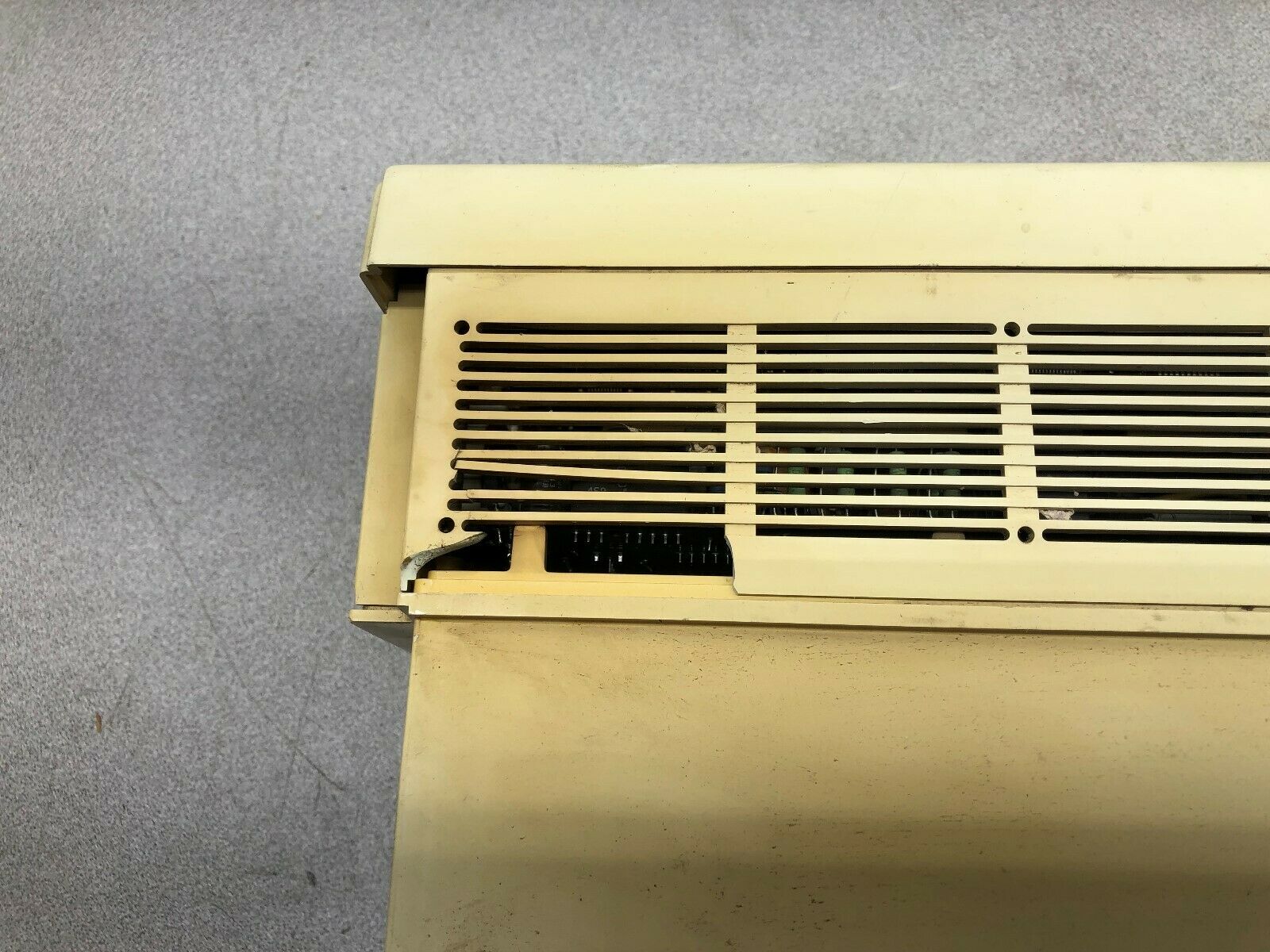 USED MITSUBISHI FEQROL-A200 1.5 HP 380-460 VAC 3 PH INVERTER DRIVE FR-A240-0.75