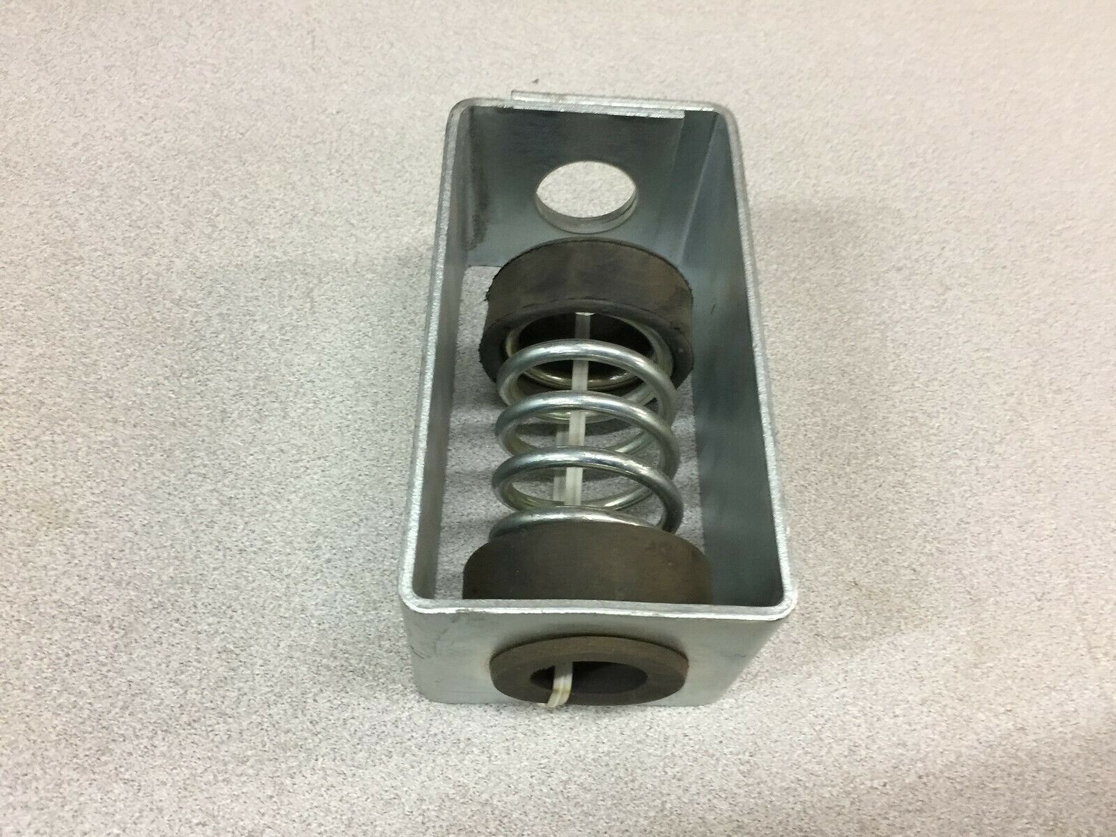 NEW NO BOX VIBRATION ELIMINATOR HVAC SHOCK MOUNT ISOLATION HANGER SNC2-F22