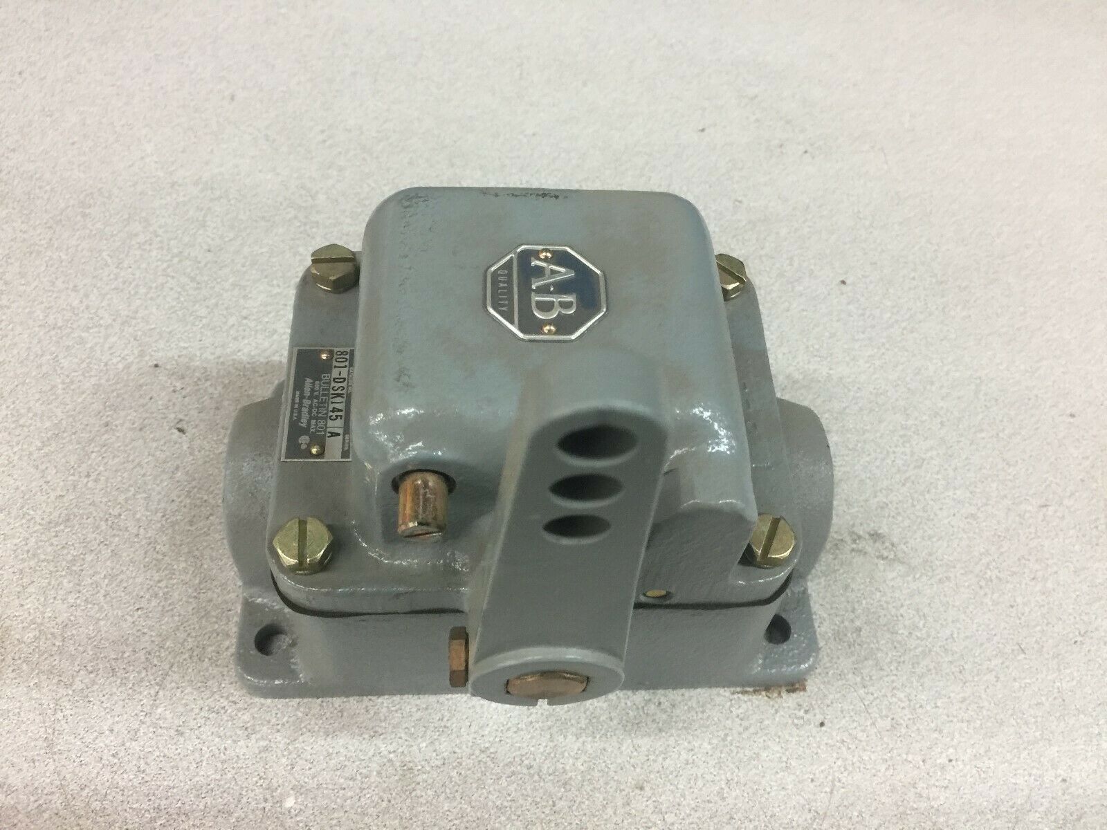 NEW NO BOX ALLEN BRADLEY LIMIT SWITCH 801-DSK145 A