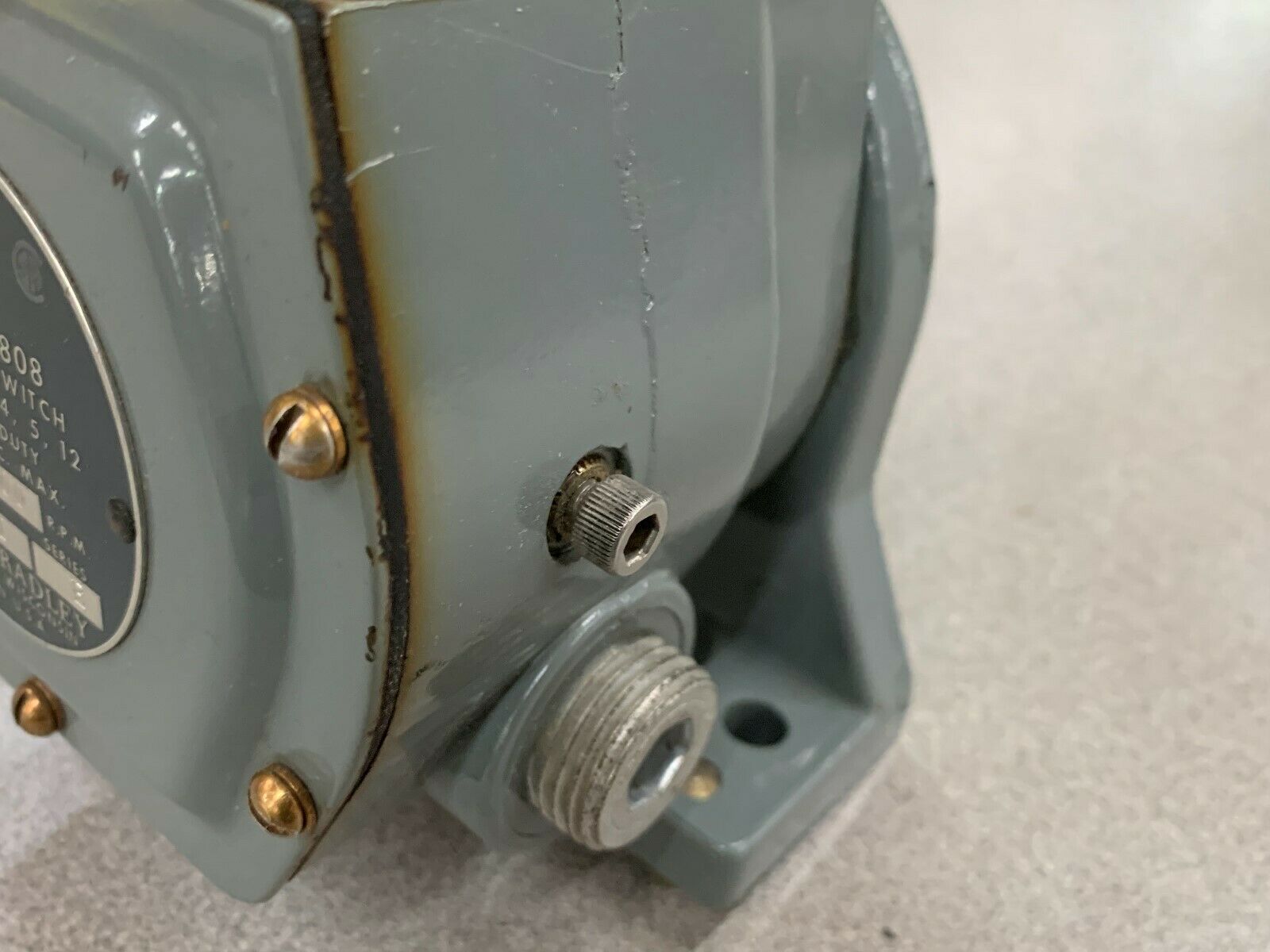 NEW NO BOX ALLEN-BRADLEY SPEED SWITCH 808-DLIAI SERIES E