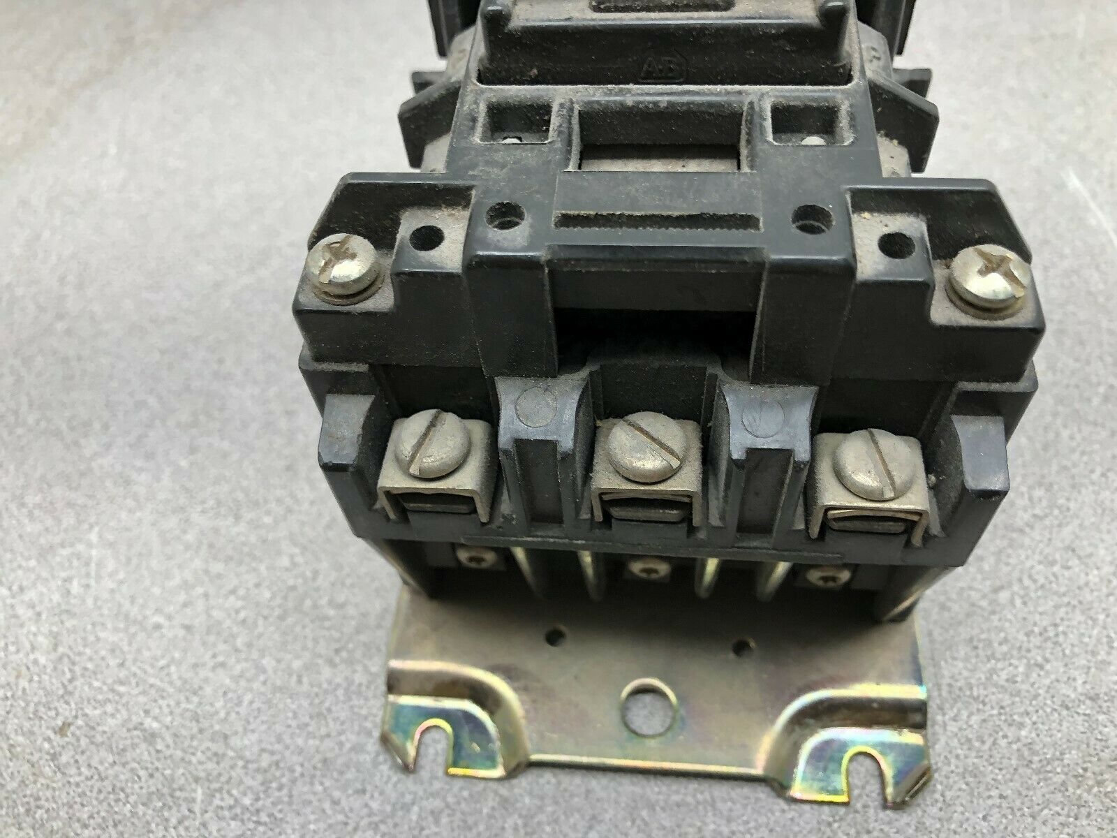 USED ALLEN BRADLEY SIZE 1 27 AMP 600 VAC 3 POLE 120 VAC COIL CONTACTOR 5OOF-BOD9