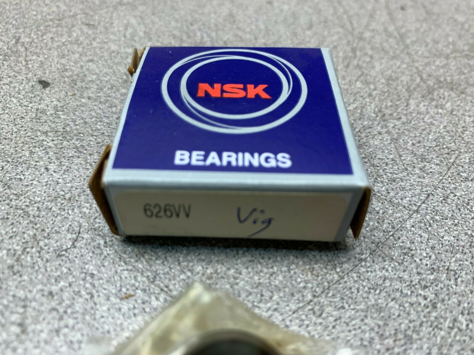 NEW IN BOX NSK BALL BEARING 626VV