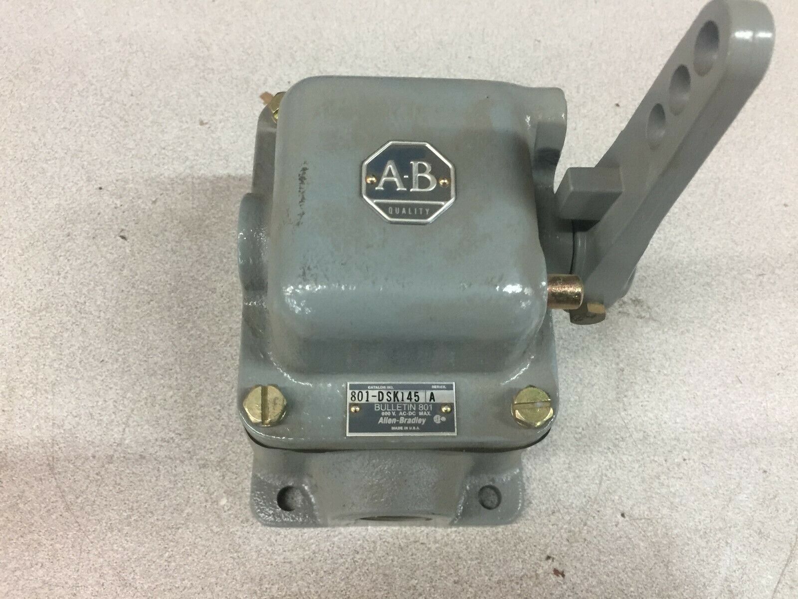 NEW NO BOX ALLEN BRADLEY LIMIT SWITCH 801-DSK145 A
