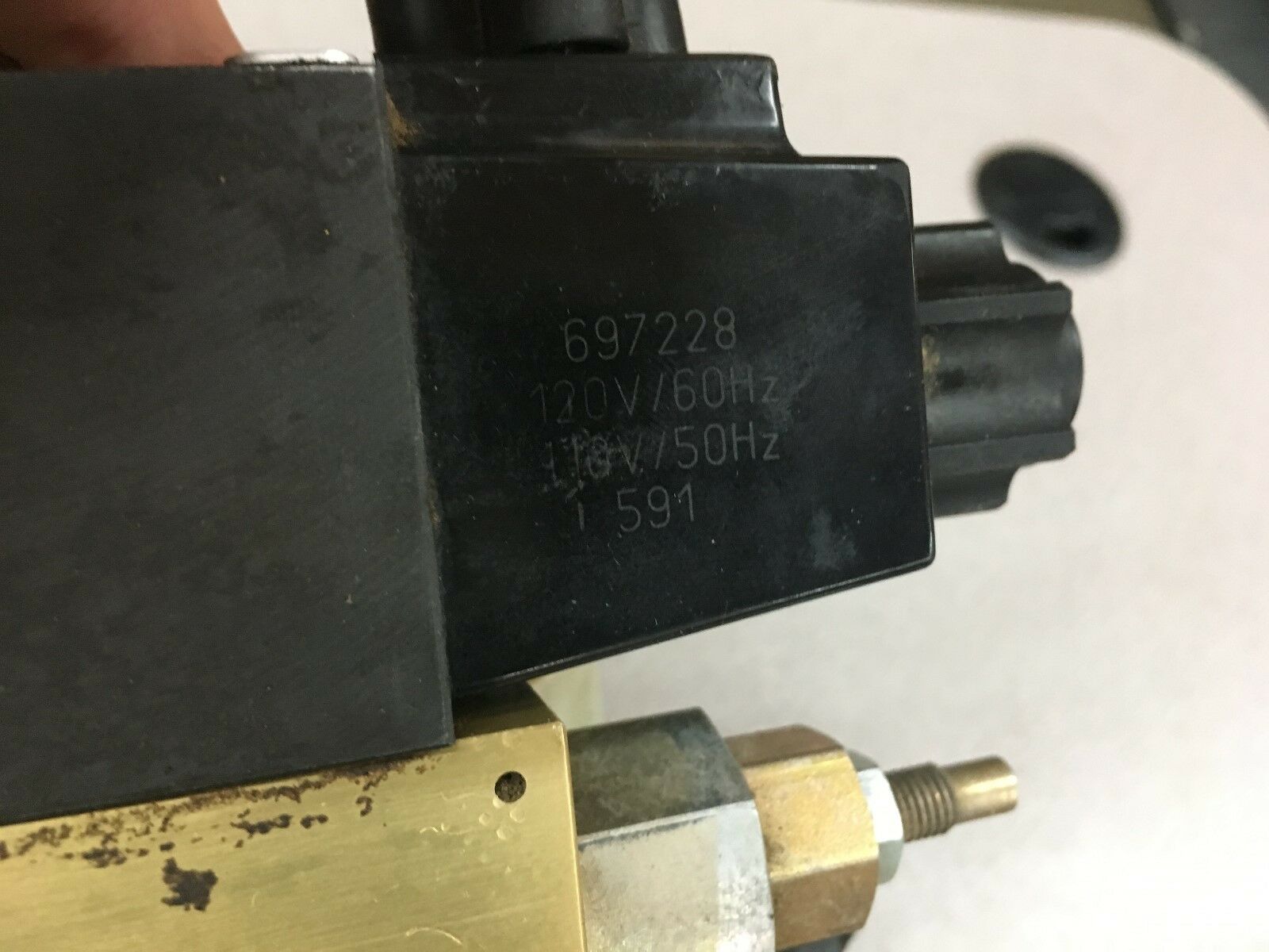 NEW HYDRAULIC VALVE ASSEMBLY PARKER D1VW004KNYW4 82 WITH D1VW020DNYW 82 MANIFOLD