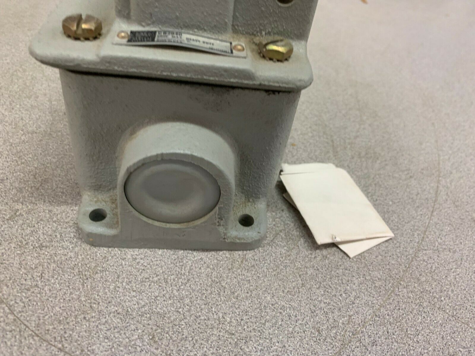 NEW NO BOX GENERAL ELECTRIC PUSH BUTTON ENCLOSURE SWITCH CR2940AJ203E