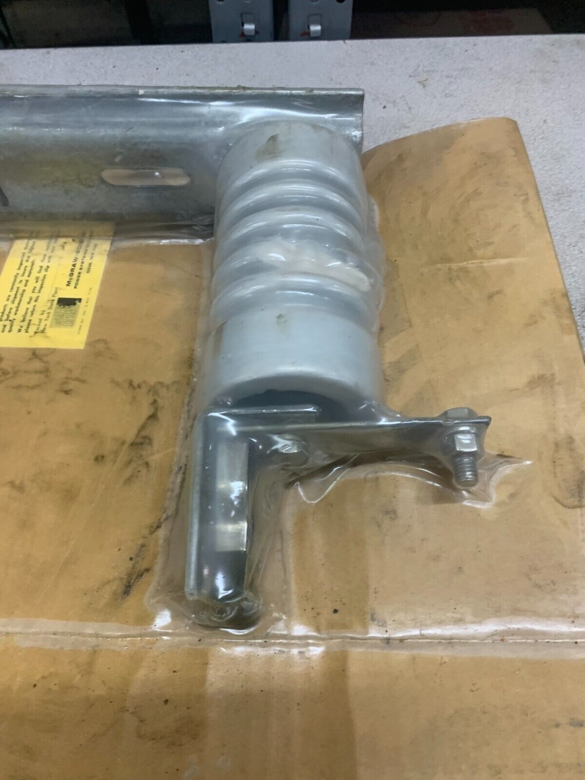 NEW MCGRAW-EDISON NX FUSE SUPPORT INDOOR 200AMP 15.5KV BIL 95 KV SERIES 1-77