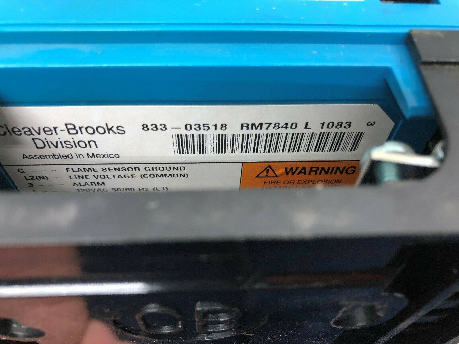 USED CLEAVER BROOKS ULTRAVIOLET FLAME AMPLIFIER RM7840 L 1083 / 833-2820