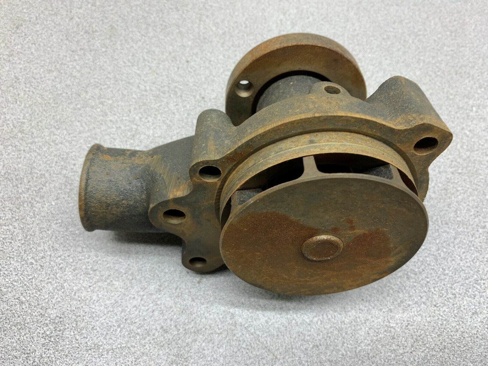 NEW NO BOX CATERPILLAR WATER PUMP 40203530