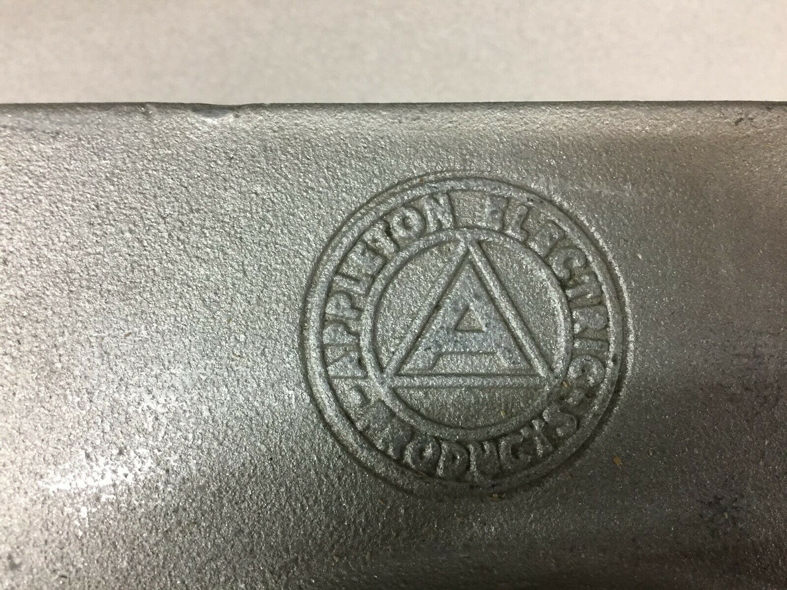 NEW NO BOX APPLETON ANGLED BACK BOX 304234 / 304228