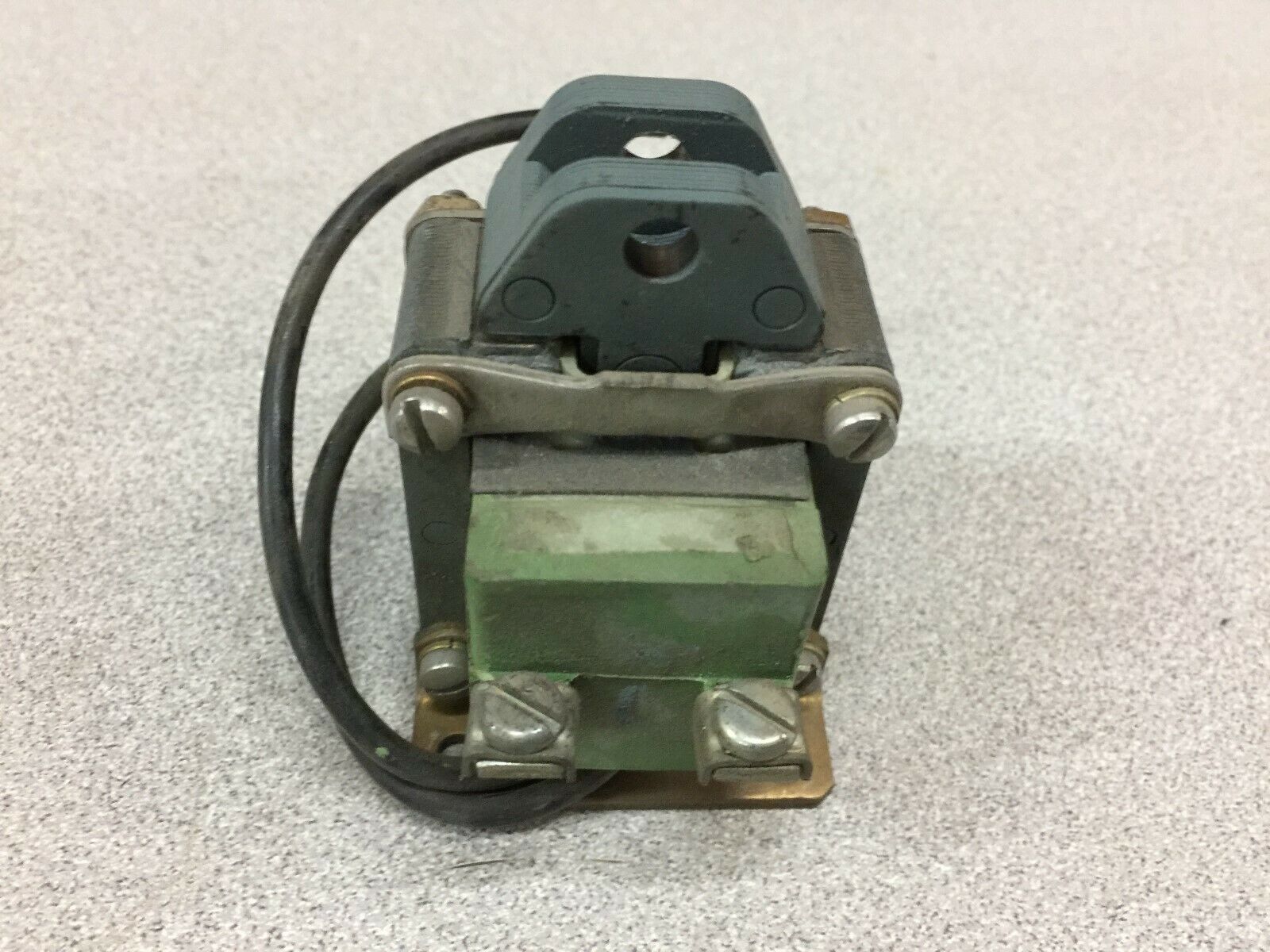 NEW NO BOX GE PULL TYPE 460VAC COIL 1"STROKE INDUSTRIAL SOLENOID CR9500A101A4A