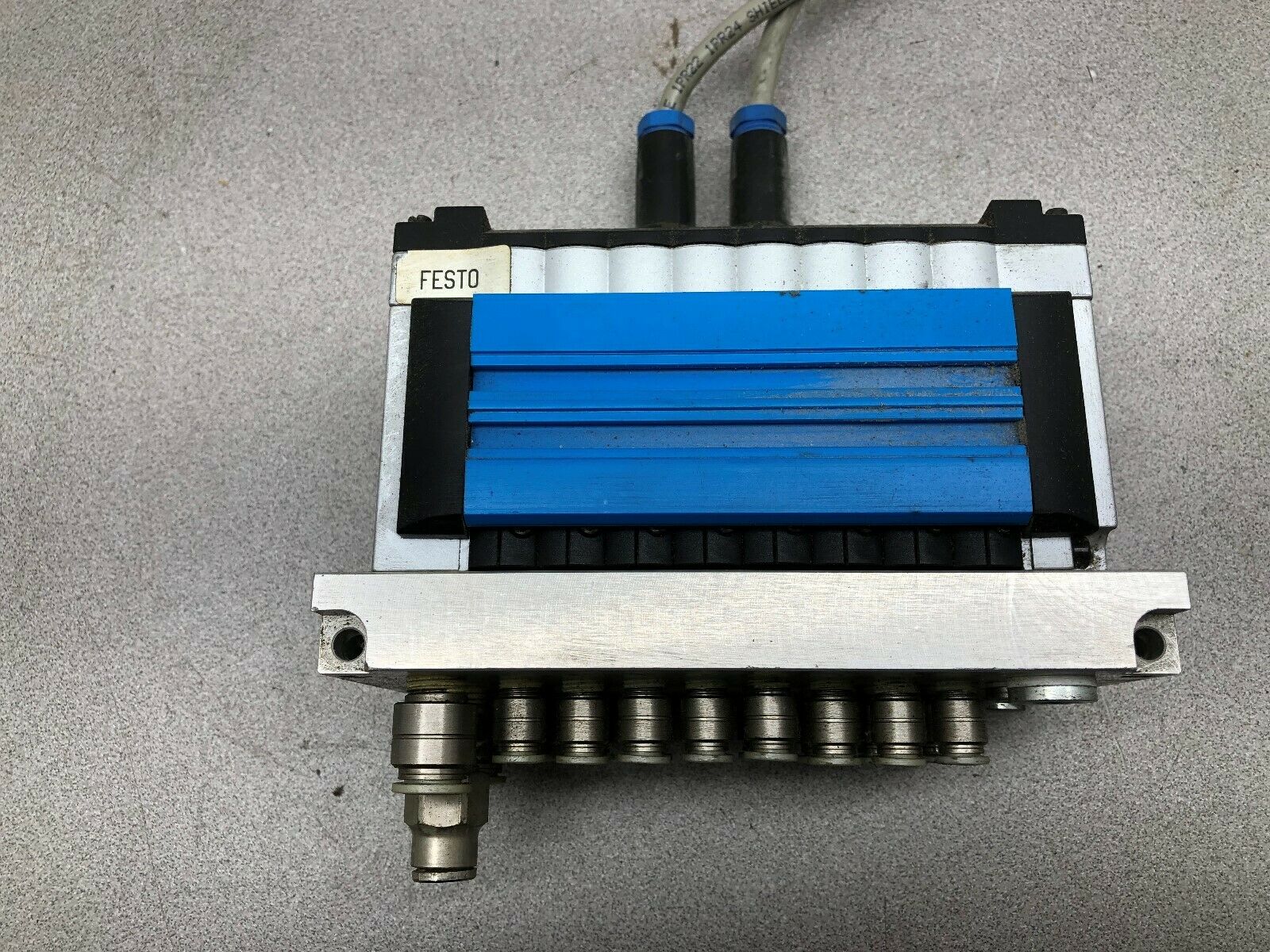 USED FESTO PNEUMATIC SOLENOID MANIFOLD VALVE CPV14-GE-DI01-8 /CPV-14-VI /CPV14