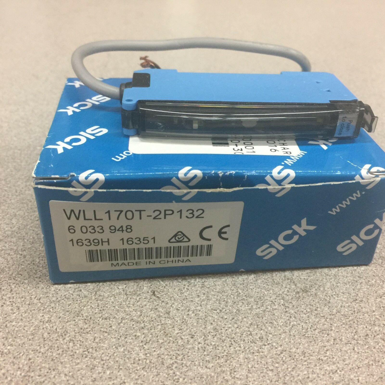NEW IN BOX SICK SENSOR WLL170T-2P132 6 033 948