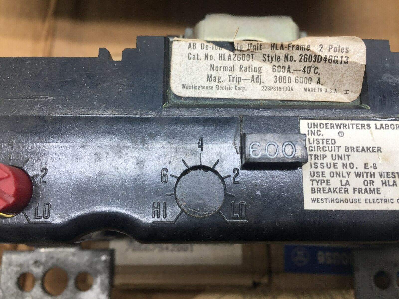 NEW IN DAMMAGED BOX WESTINGHOUSE 600 AMP 2 POLE 600 VAC WITH MAG TRIP LA2600F /