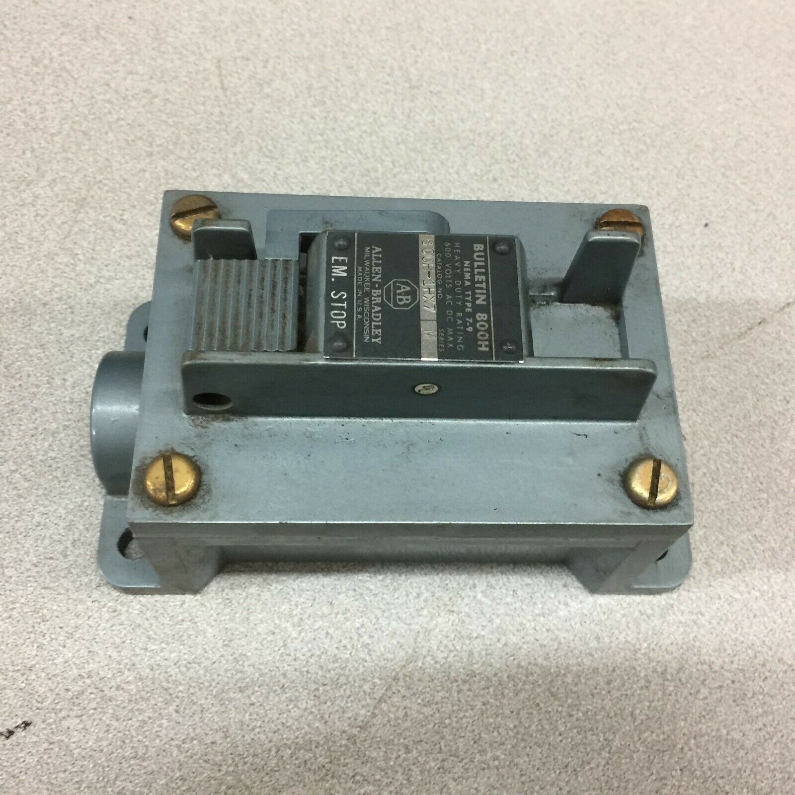 NEW NO BOX ALLEN BRADLEY HEAVYDUTY SWITCH 800H-1HX7