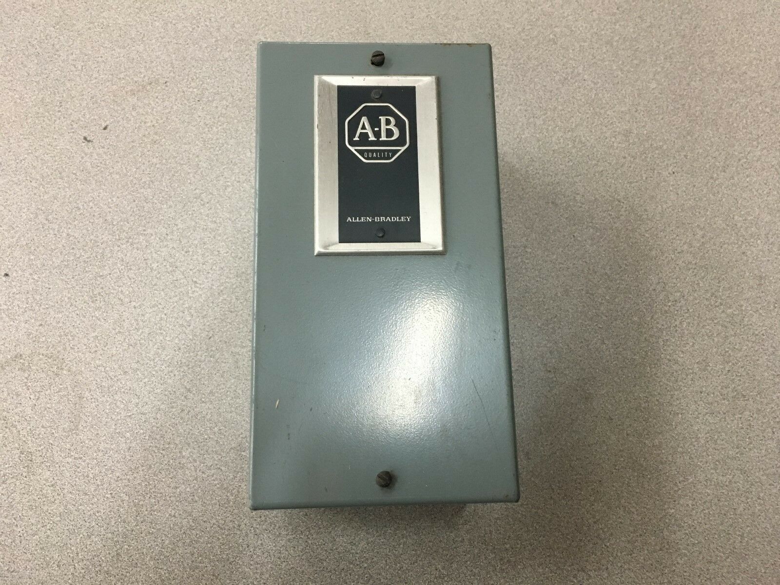 NEW NO BOX ALLEN-BRADLEY CONTROL RELAY 700-N201A24 SERIES B