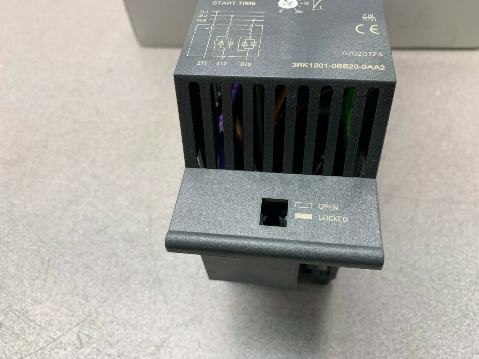 NEW IN BOX SIEMENS MOTOR STARTER 3RK1301-0BB20-0AA2