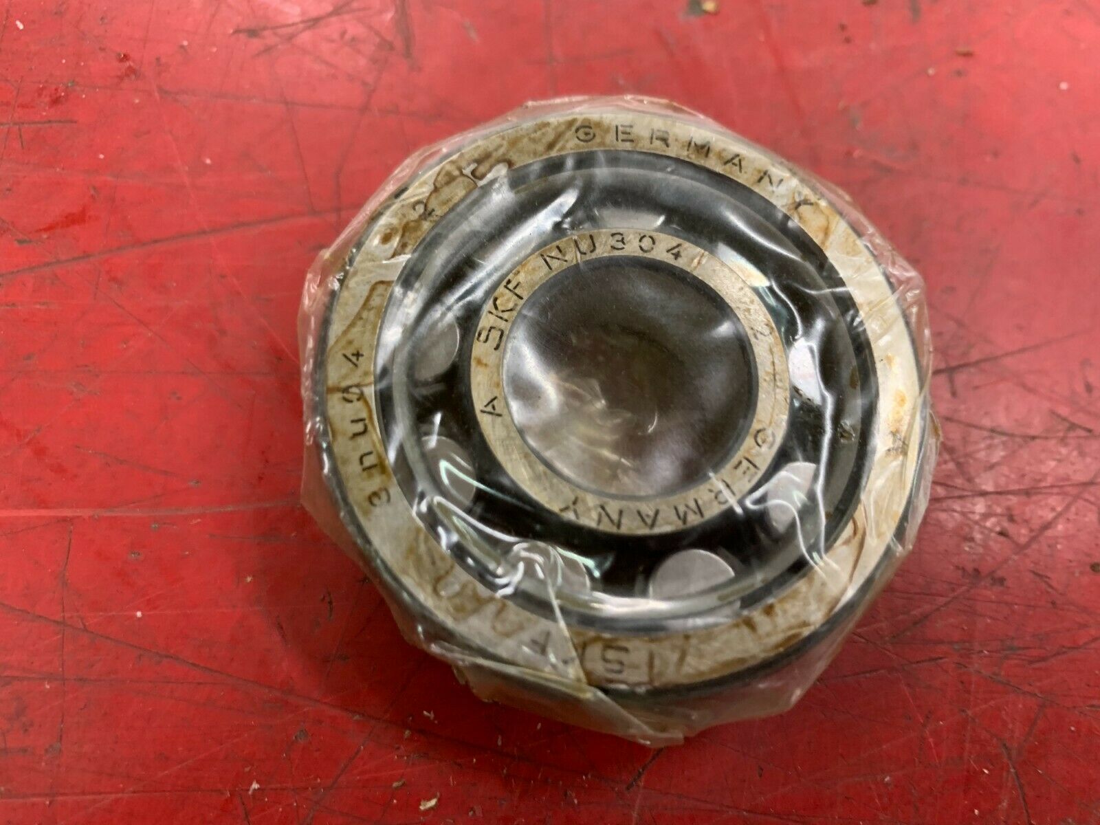 NEW IN BOX SKF ROLLER BEARING NU 304