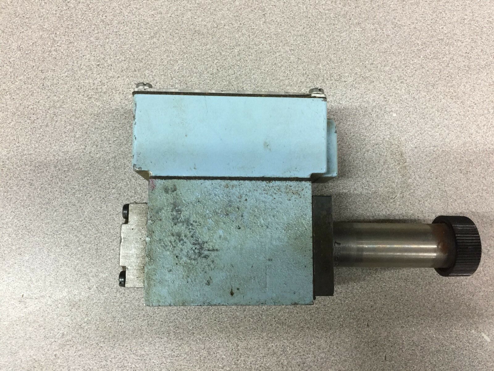 NEW NO BOX MISSING COIL DENISON HYDRAULIC SOLENOID VALVE A3D01-35-111-01-01-00B5