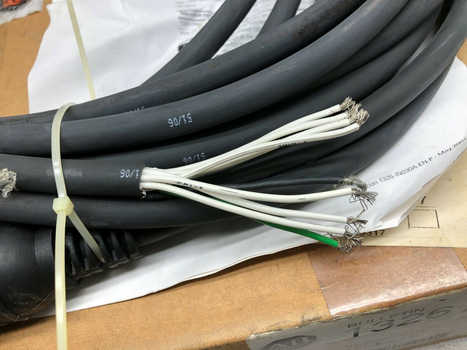 NEW IN BOX ALLEN BRADLEY 15 METER MOTOR POWER CABLE 1326-CPB1T-L-015