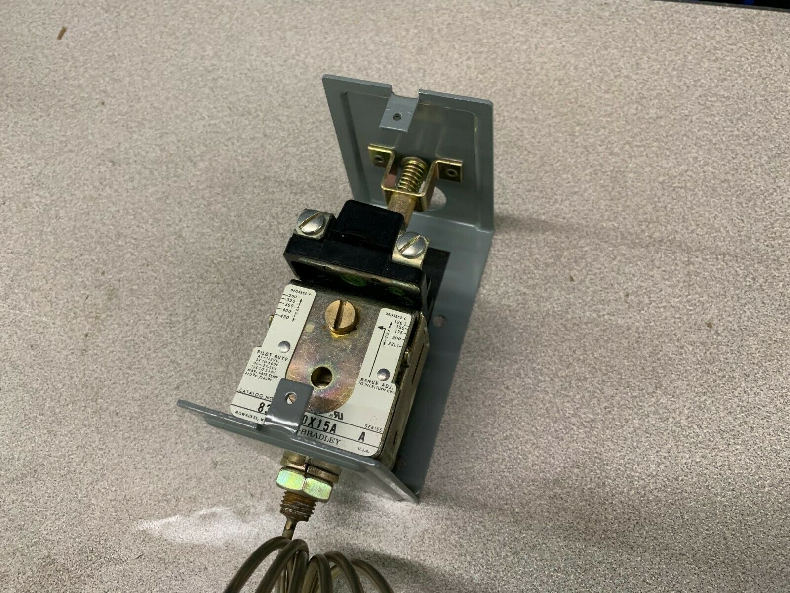 NEW NO BOX ALLEN-BRADLEY TEMPERATURE SWITCH 837-A60X15A SERIES A (NO COVER)