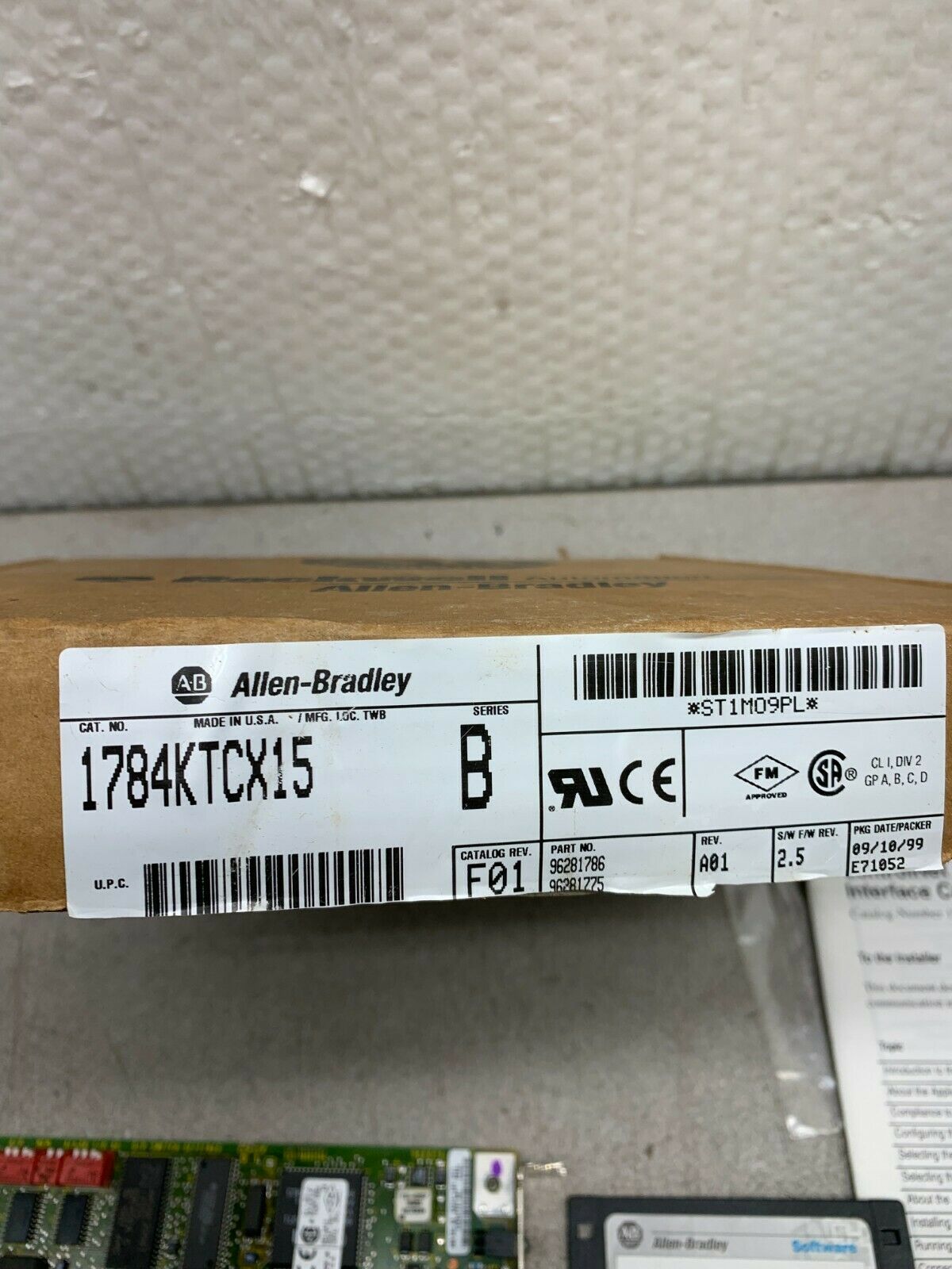 NEW IN BOX ALLEN-BRADLEY COMMUNICATION MODULE 1784-KTCX15 SERIES B