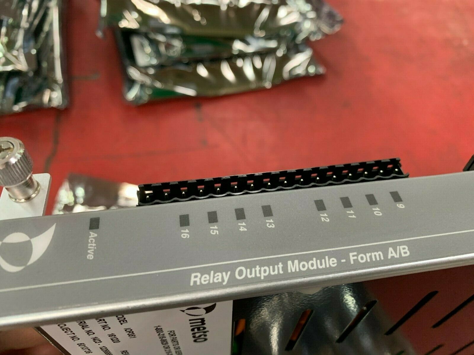 NEW NO BOX METSO PLC RELAY OUTPUT MODULE IOP351