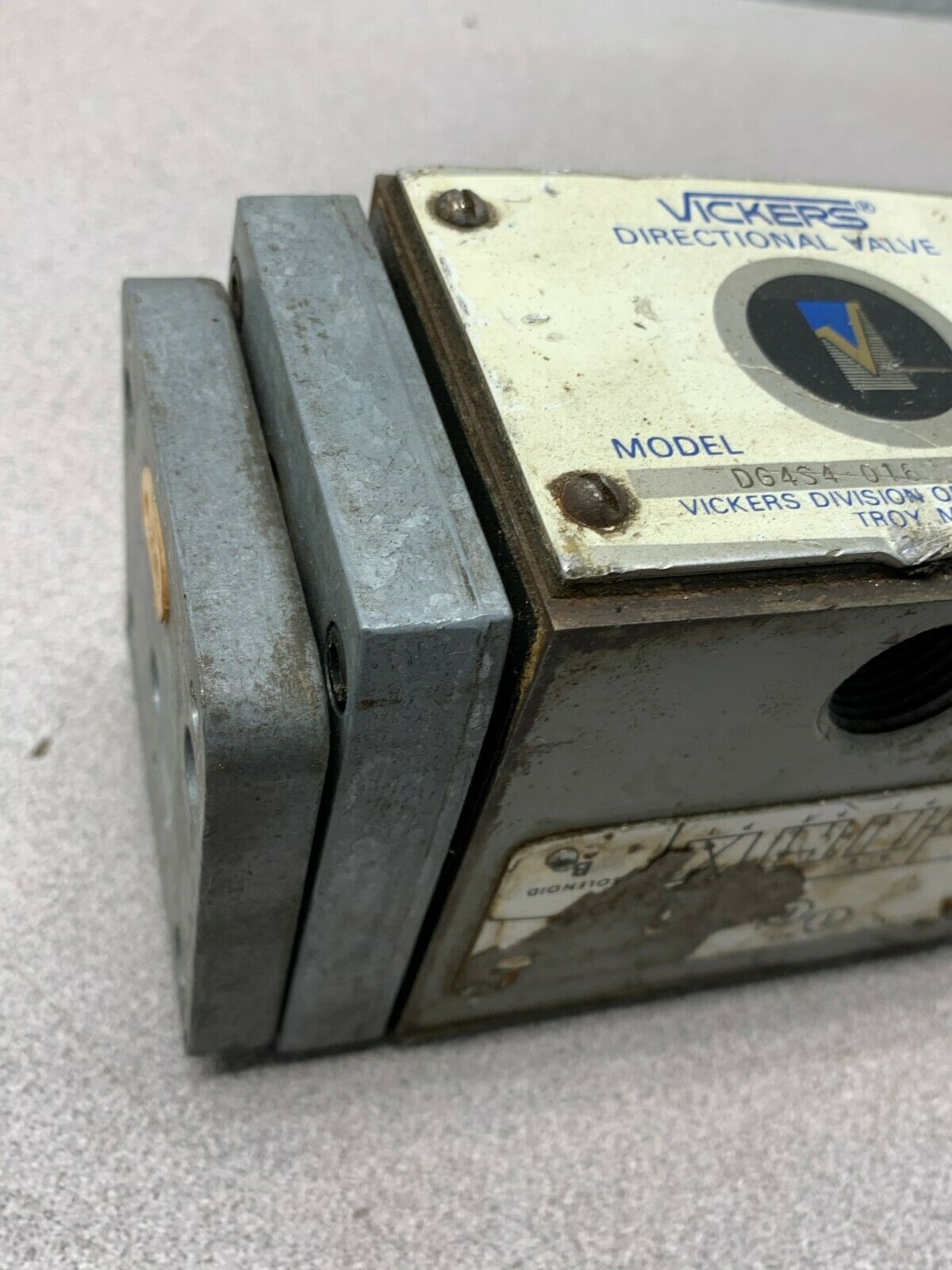 USED VICKERS DIRECTIONAL VALVE DG4S4 016C H 50 G