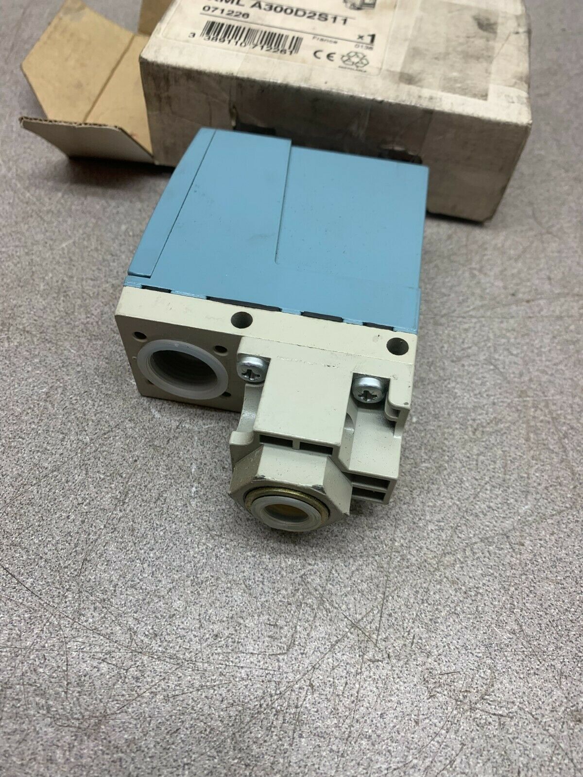 NEW IN BOX TELEMECANIQUE SQUARE D PRESSURE SWITCH XML A300D2S11