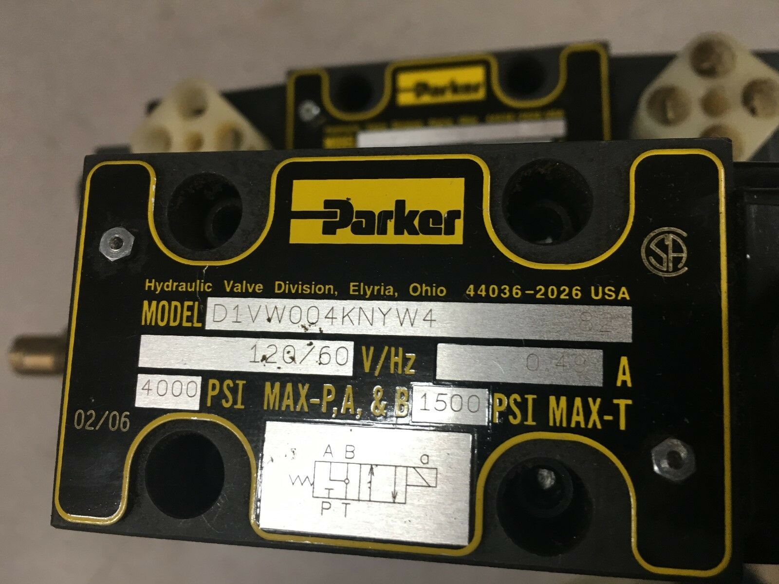 NEW HYDRAULIC VALVE ASSEMBLY PARKER D1VW004KNYW4 82 WITH D1VW020DNYW 82 MANIFOLD