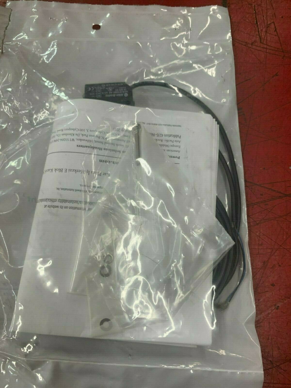 NEW IN BOX ALLEN BRADLEY SENSOR 42JS-E1EZB1-A2