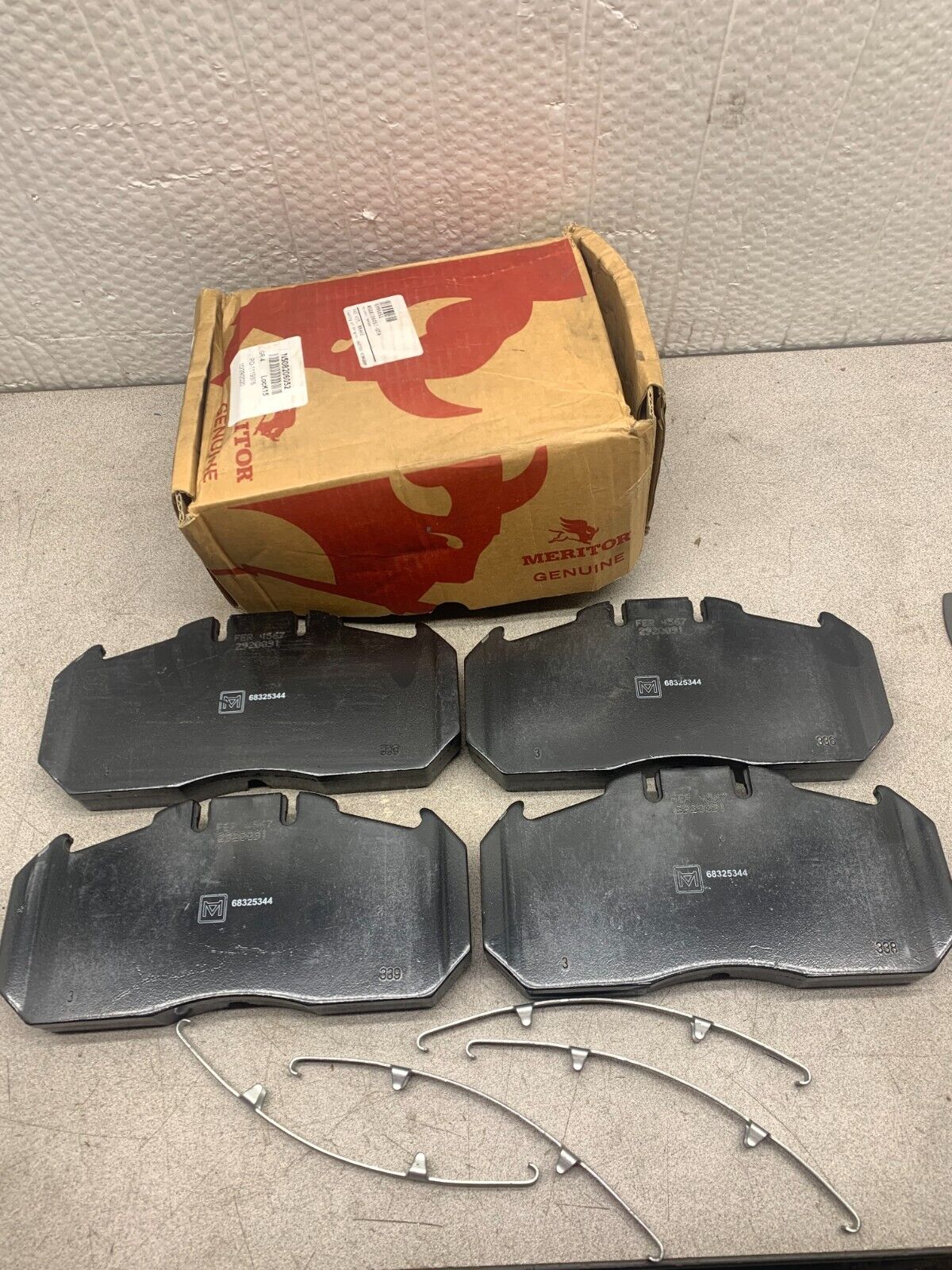 NEW IN BOX MERITOR BRAKE PAD KIT MDP5097
