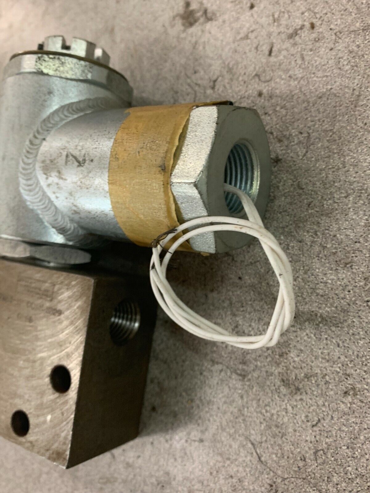 NEW NO BOX FLUID CONTROLS 7W61-12-DC115S329 VALVE 7W60-1-DC115S329