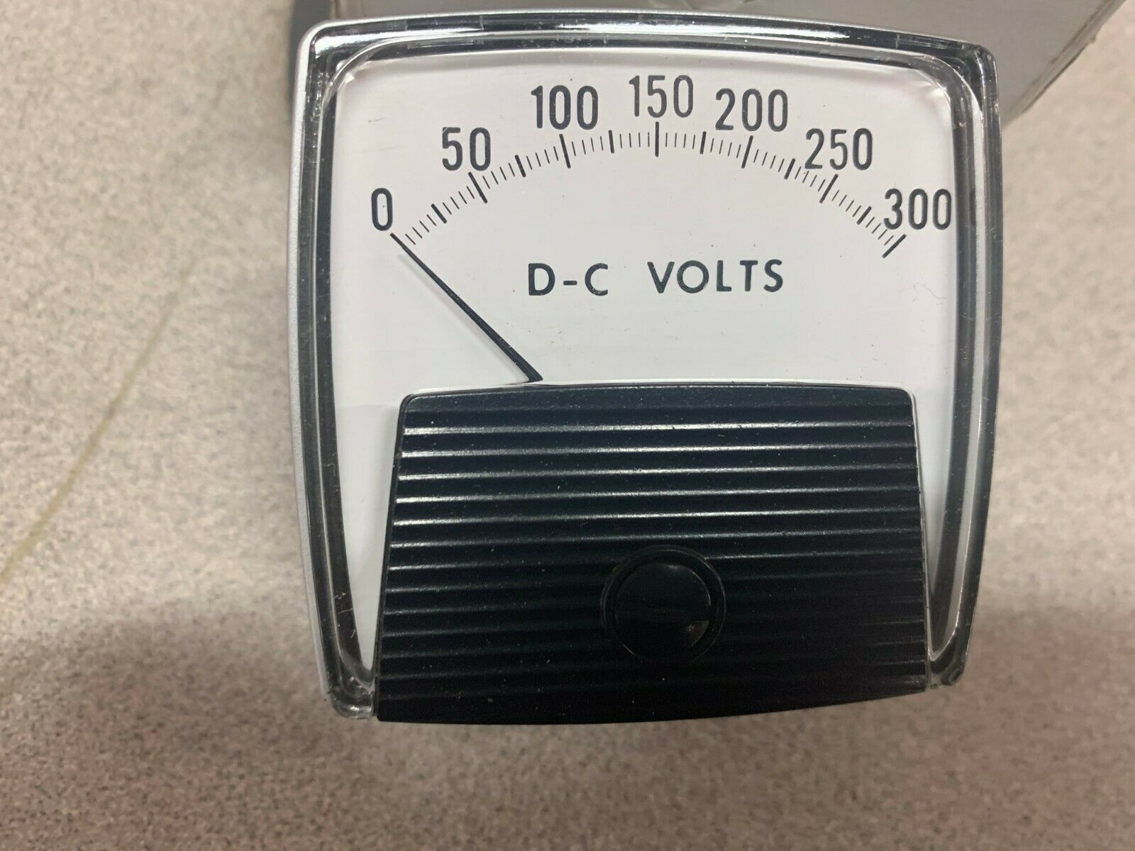 NEW IN BOX YOKAGAWA 0-300 DCV METER 250-2