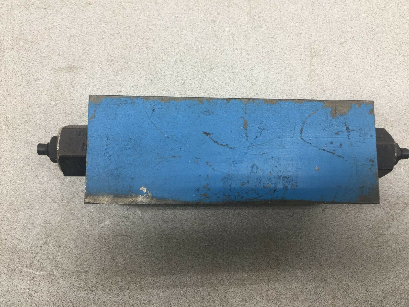 USED VICKERS FLOW CONTROL MODULE DGMFN-5-Y-AW-BW-20